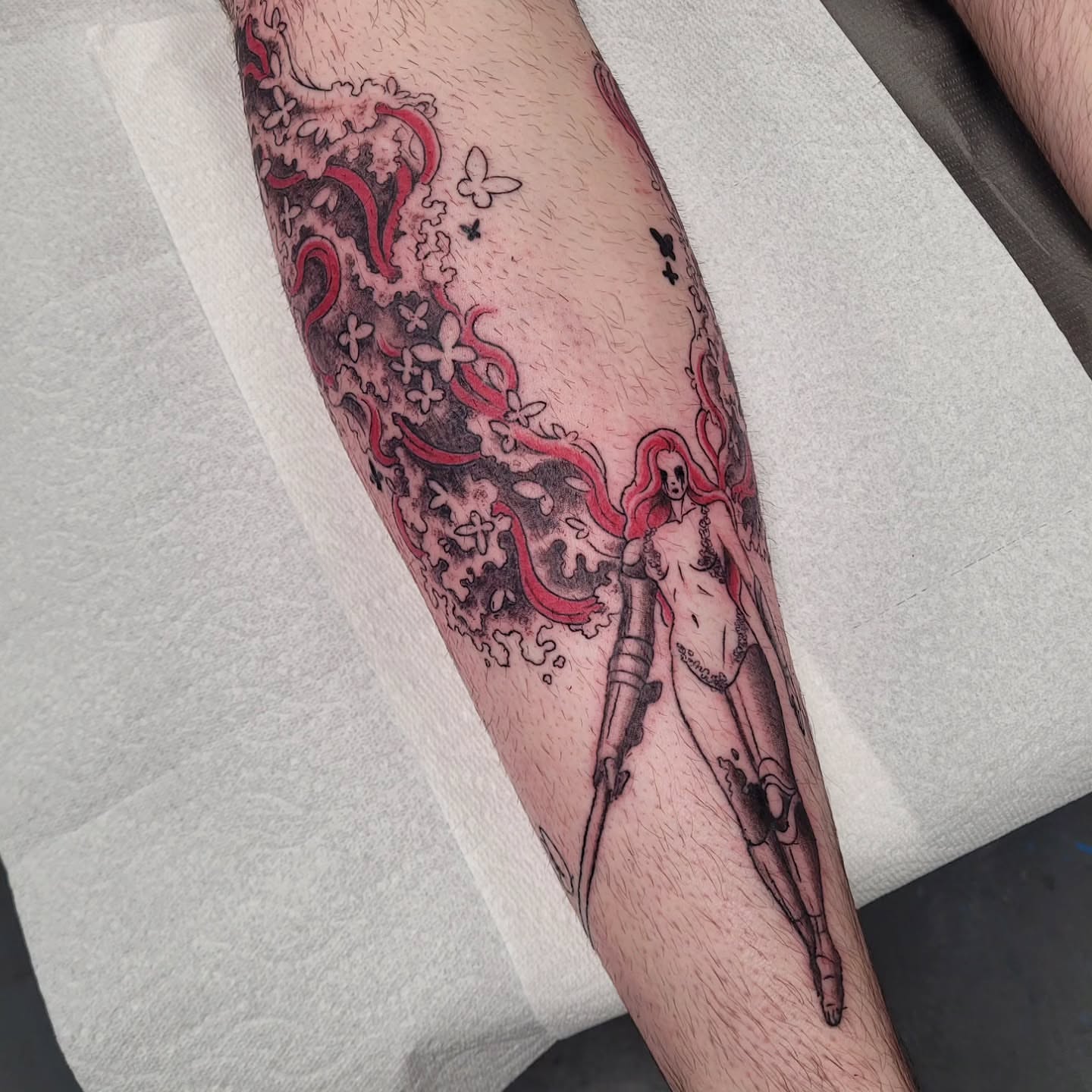Tattoo by @lariendragon — black_and_grey