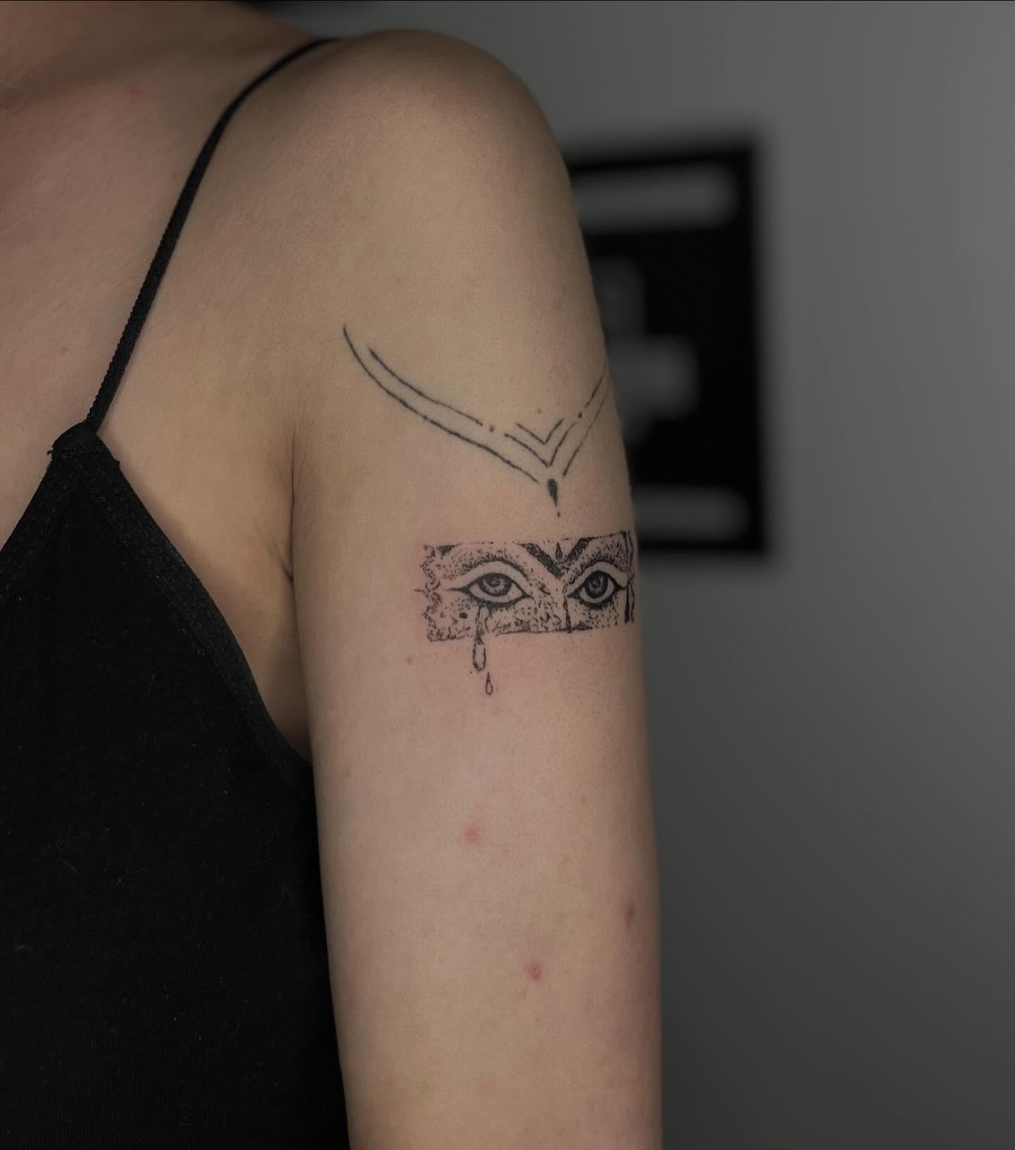Tattoo by @sautattooo — dotwork, geometric