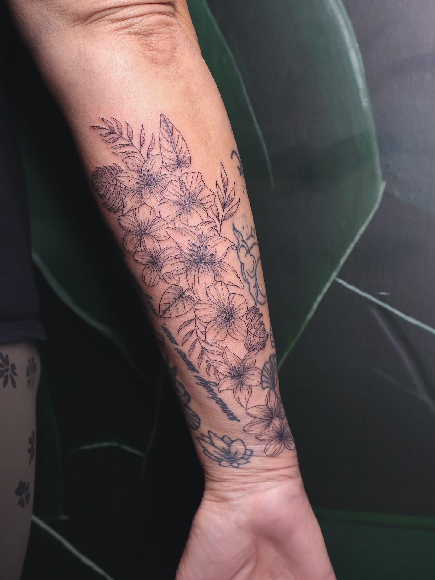 Tattoo by @divinebeautybarbyaly — black_and_grey