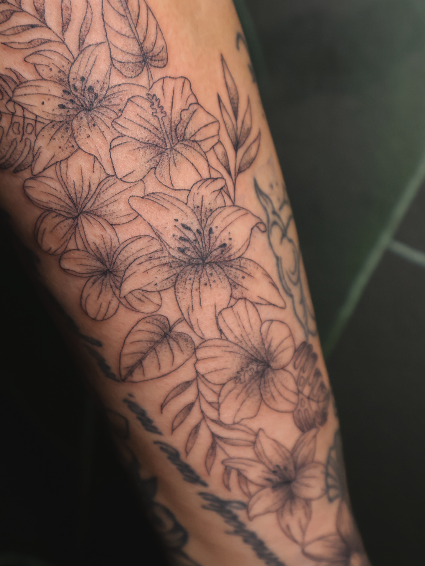 Tattoo by @divinebeautybarbyaly — black_and_grey