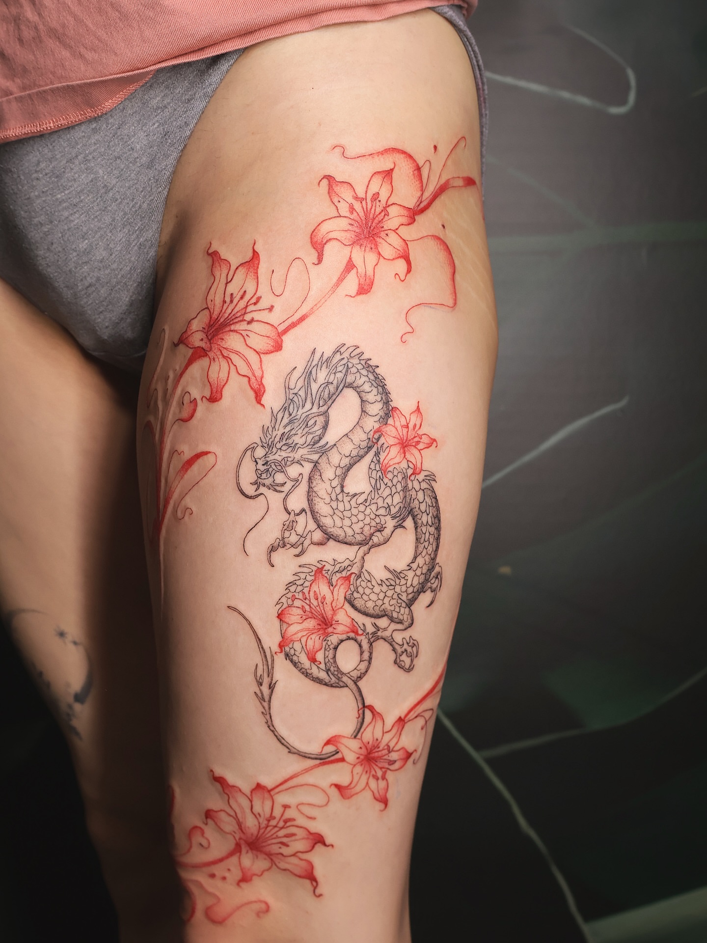Tattoo by @divinebeautybarbyaly — japanese_irezumi, dotwork