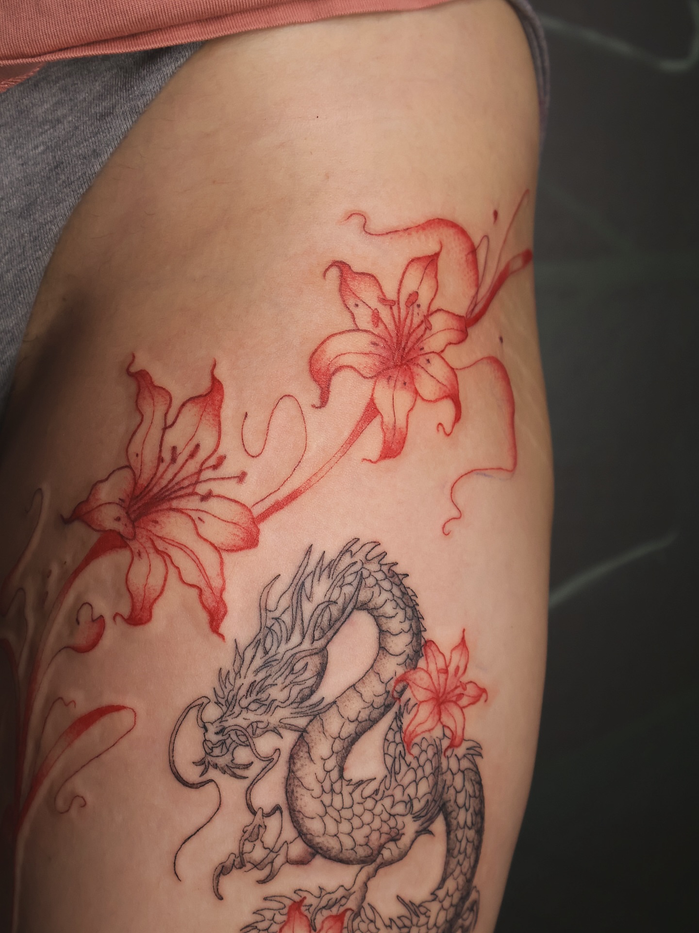 Dragon and lilies japanese irezumi tattoo on the thigh by 𝑭𝒊𝒏𝒆 𝑳𝒊𝒏𝒆 𝑻𝒂𝒕𝒕𝒐𝒐’𝒔