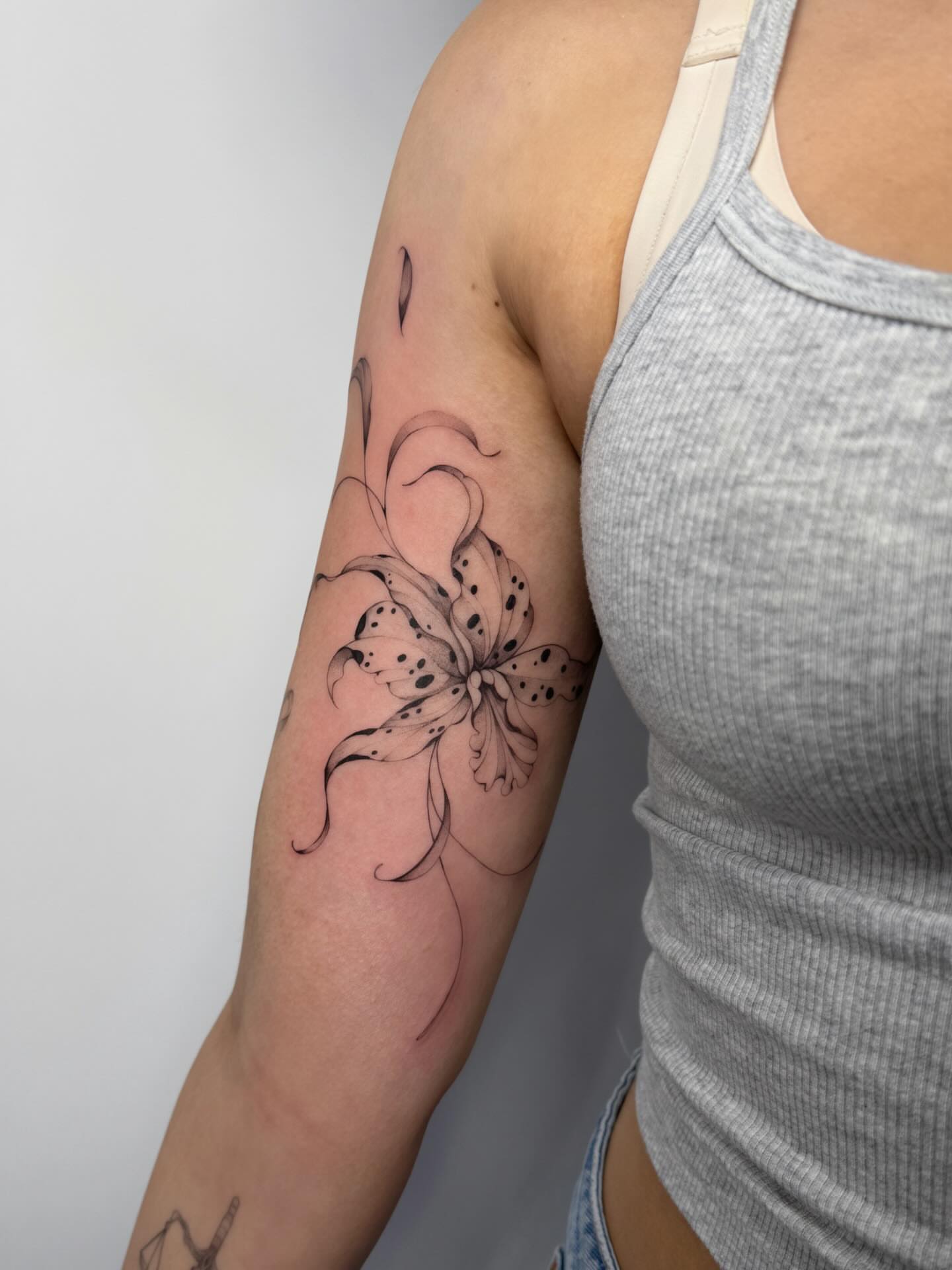 Tattoo by @allisson.lestudion20 — black_and_grey