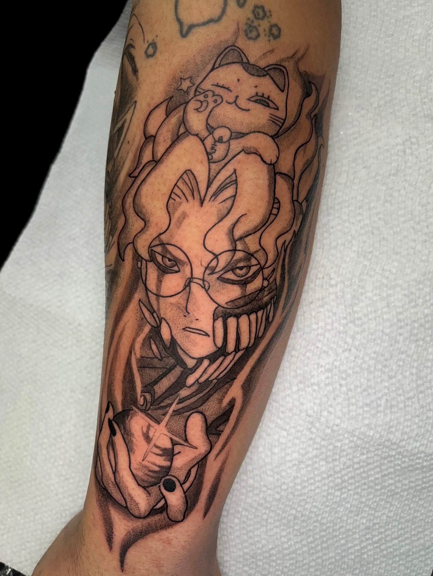 Cat and woman realism tattoo on the forearm by ππ²π΅π π§ - π£πͺπ½π½πΈπΈ ππ»π½π²πΌπ½