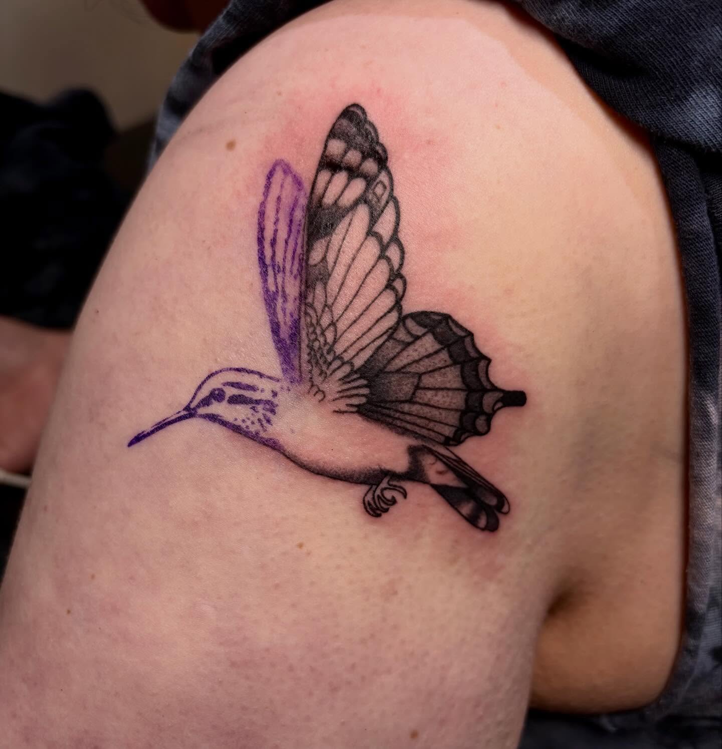 Hummingbird realism tattoo on the shoulder by Tash ๐โ๐ฉ