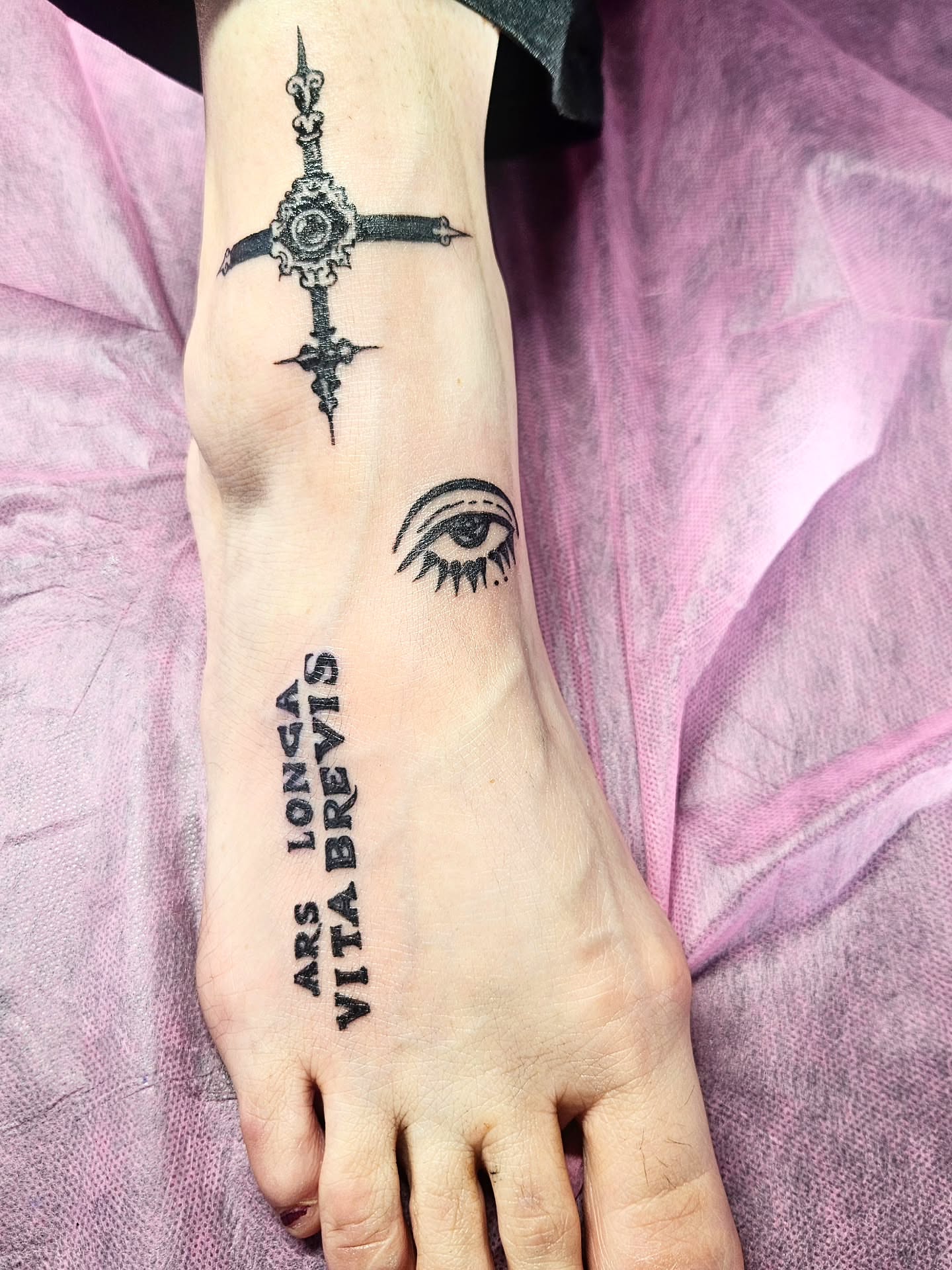 Tattoo by @ammyfoste — black_and_grey