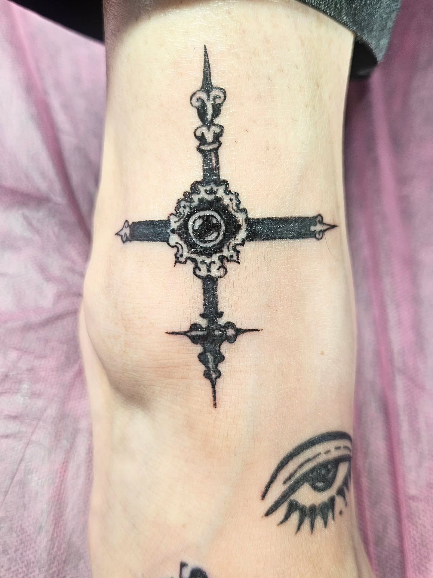 Tattoo by @ammyfoste — black_and_grey