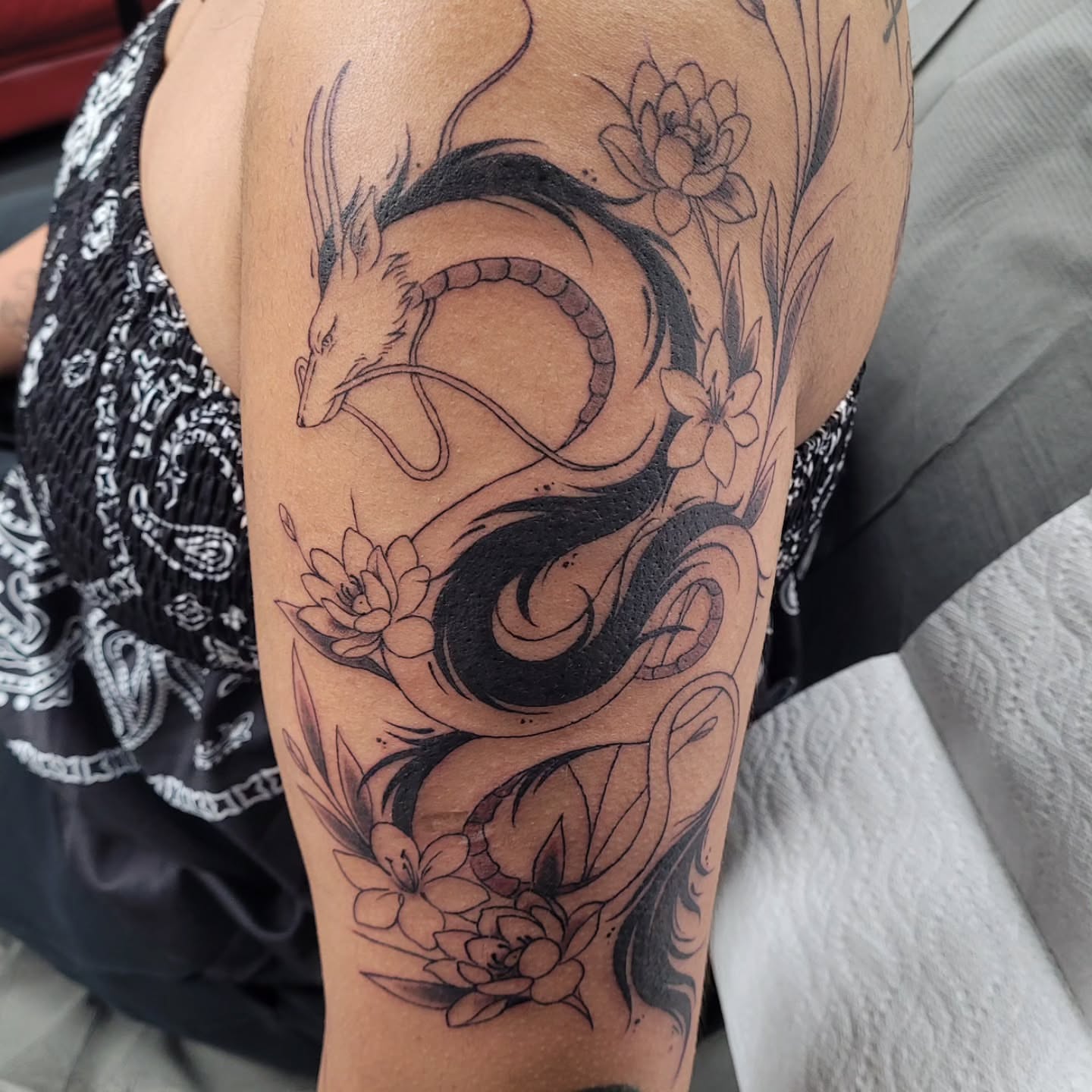 Tattoo by @lariendragon — black_and_grey