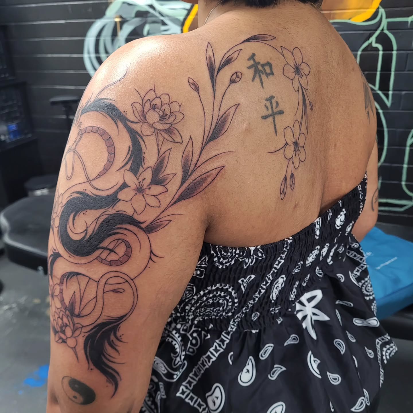 Tattoo by @lariendragon — black_and_grey, ornamental