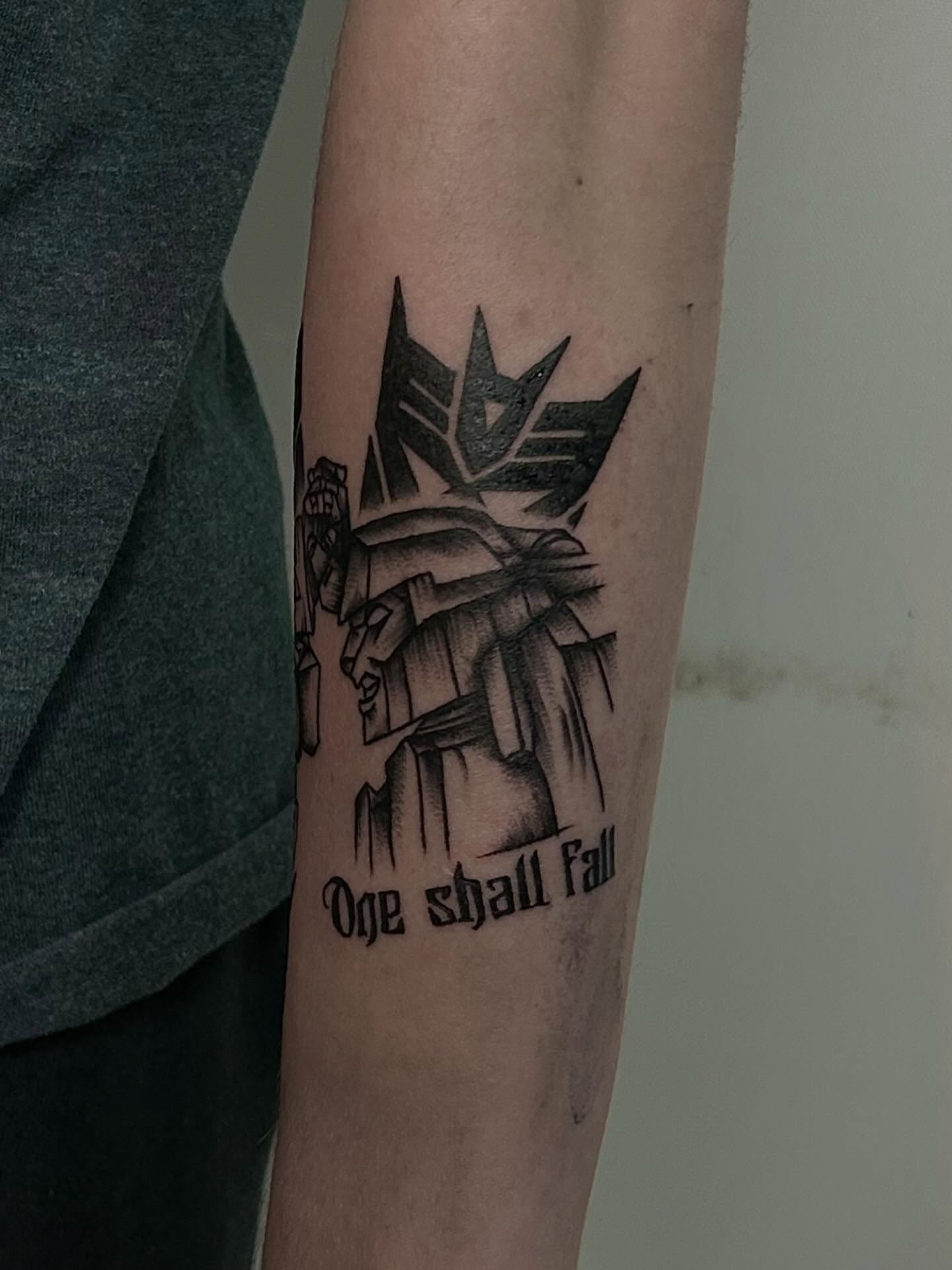 Tattoo by @diamondphoenix_ — black_and_grey