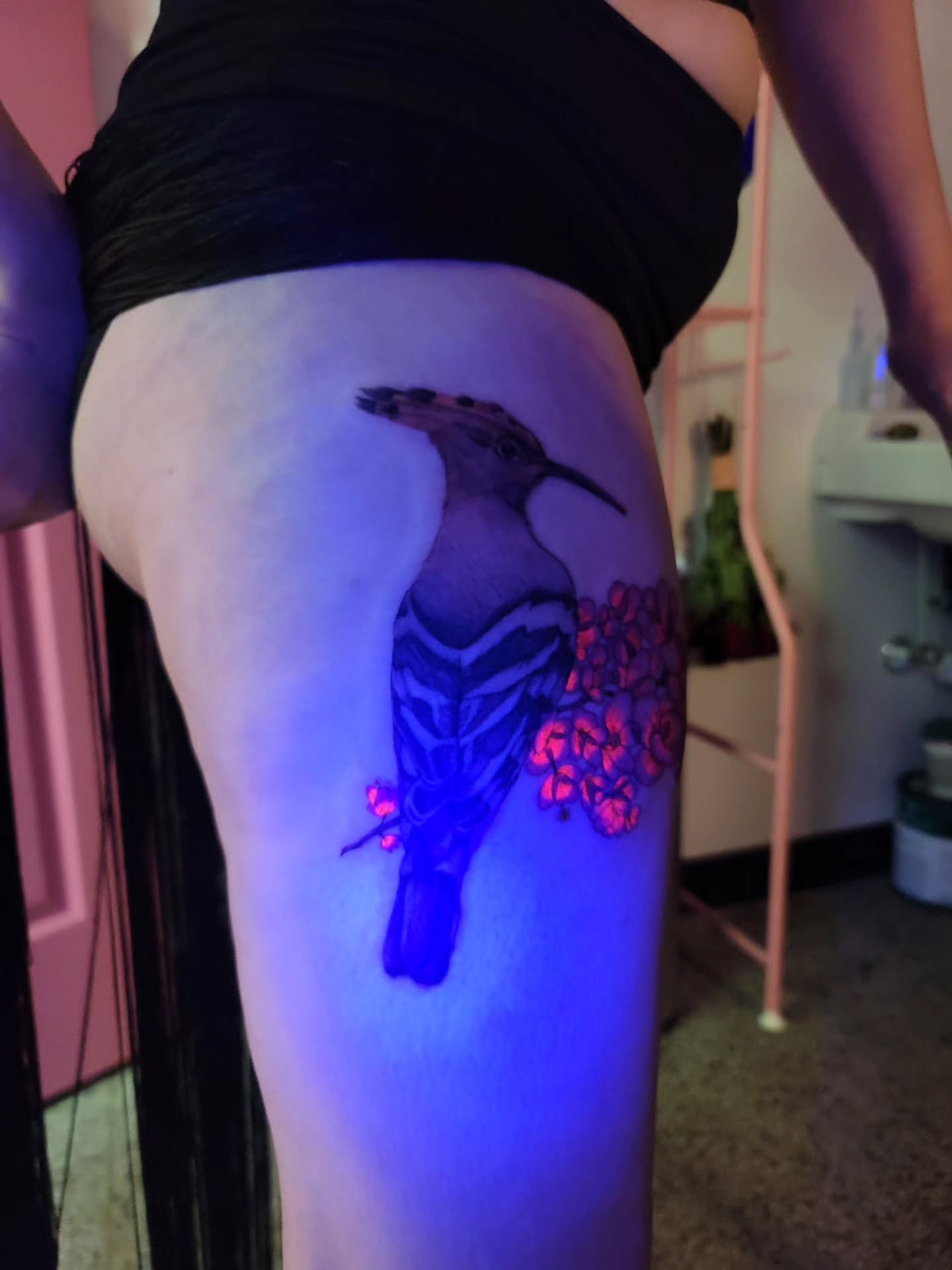 Hummingbird realism tattoo on the thigh by Mary Lefeau