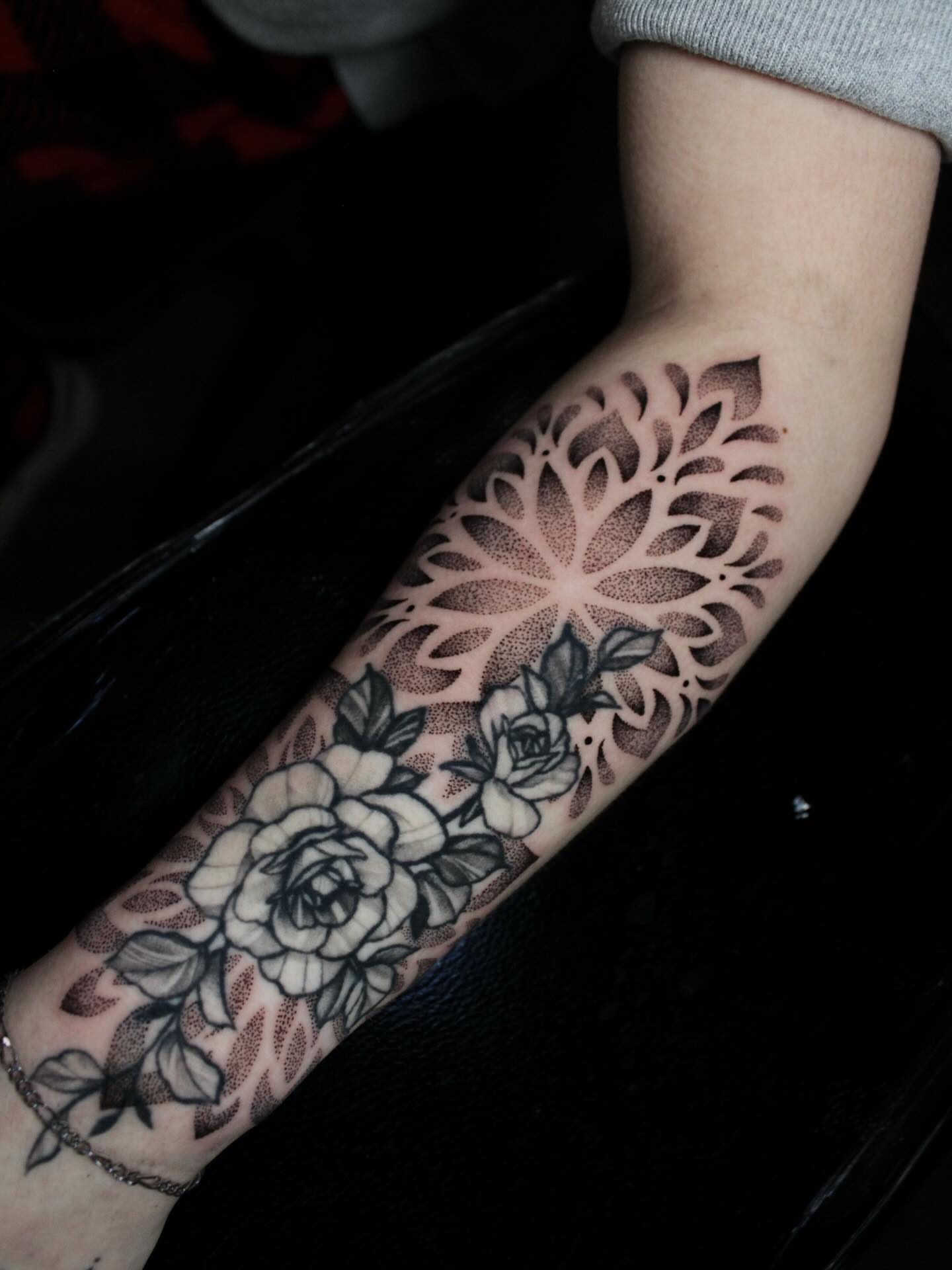 Floral mandala dotwork tattoo on the forearm by 𝕵𝖎𝖒𝖎 𝕯𝖊𝕽𝖔𝖘𝖆🥀, Everett, Washington