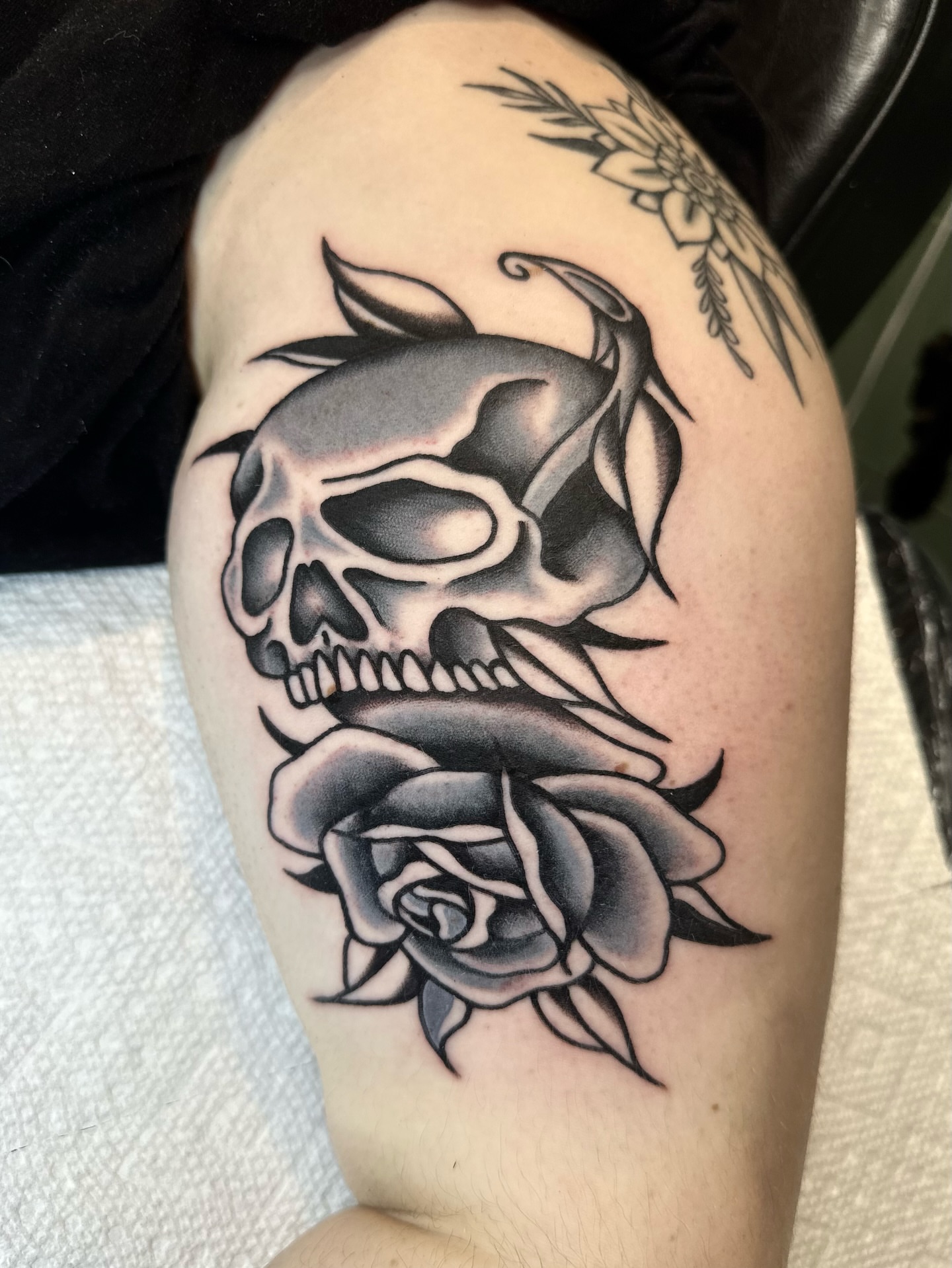 Skull and rose realism tattoo on the shoulder by Nick Weaver aka gibby sometimes gilbert