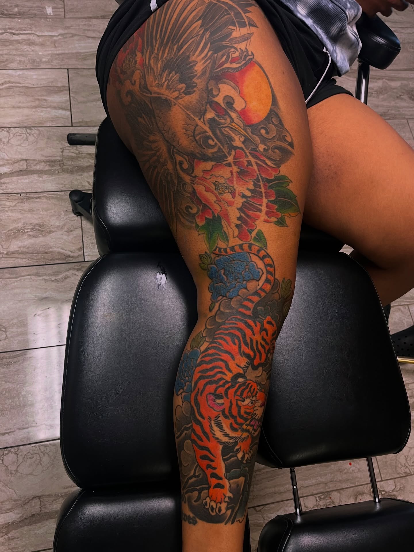 Tiger and peach japanese irezumi tattoo on the thigh by Quinten Harper