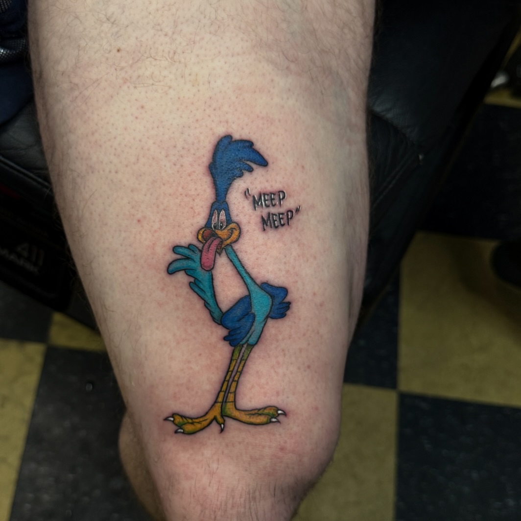 Daffy duck illustrative tattoo on the thigh by Gary Chase