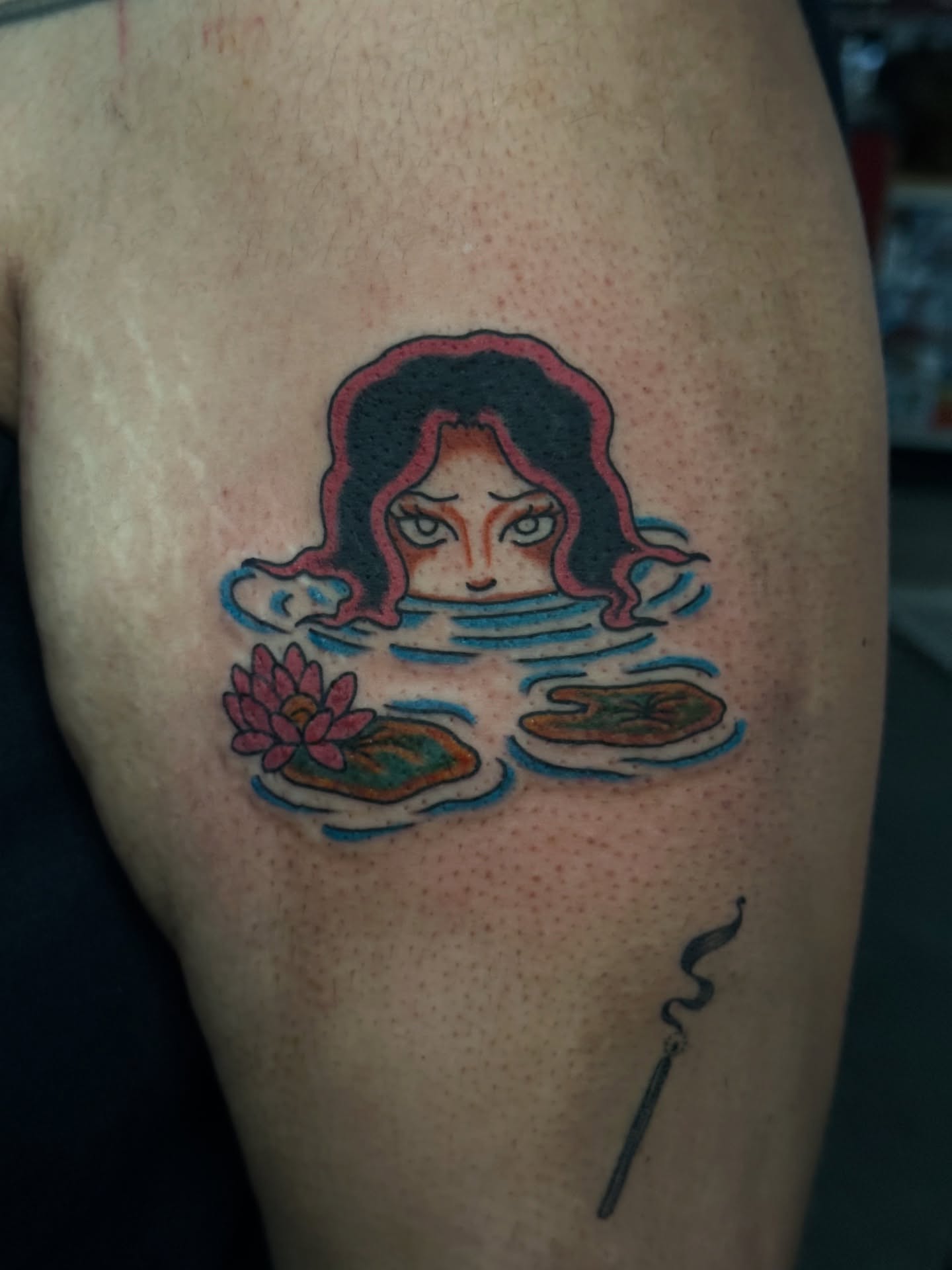 Woman emerging from water new school tattoo on the thigh by 🕸🎚 𝑺𝑨𝑵𝑻𝑰 𝑺𝑬𝑽𝑬𝑵𝑺 🎚🕸🇫🇯