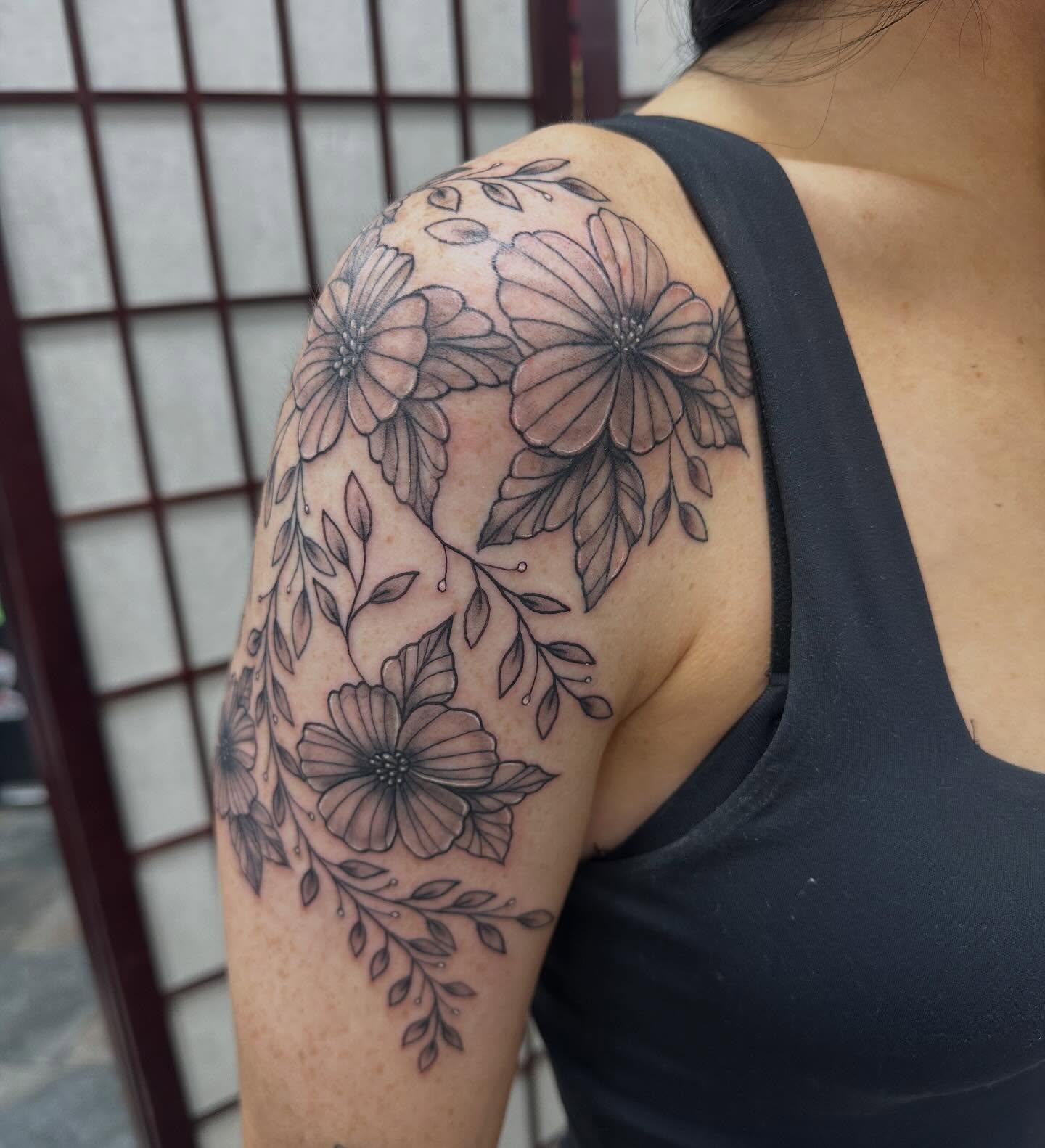 Floral arrangement black and grey tattoo on the shoulder by Olivia Norbert