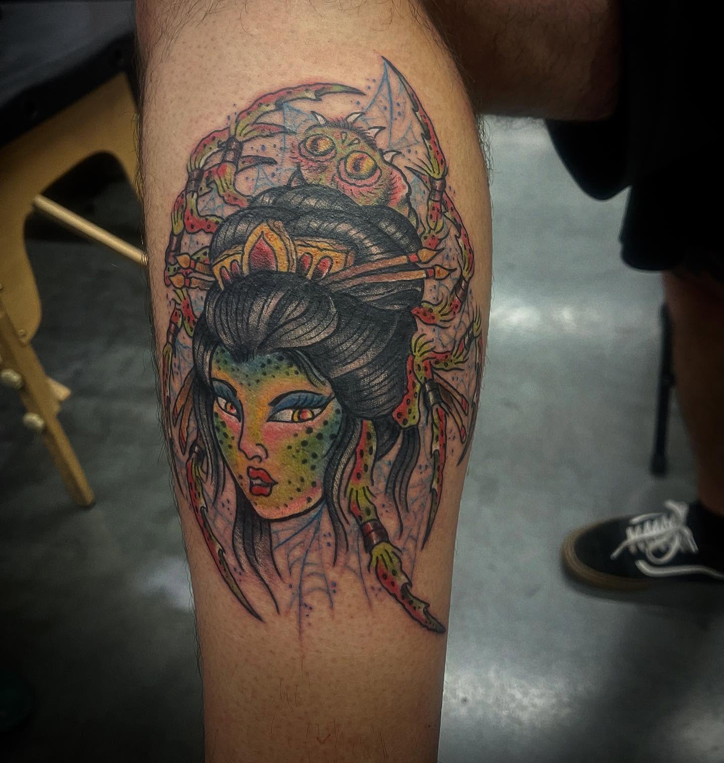 Geisha japanese irezumi tattoo on the thigh by Don Juan