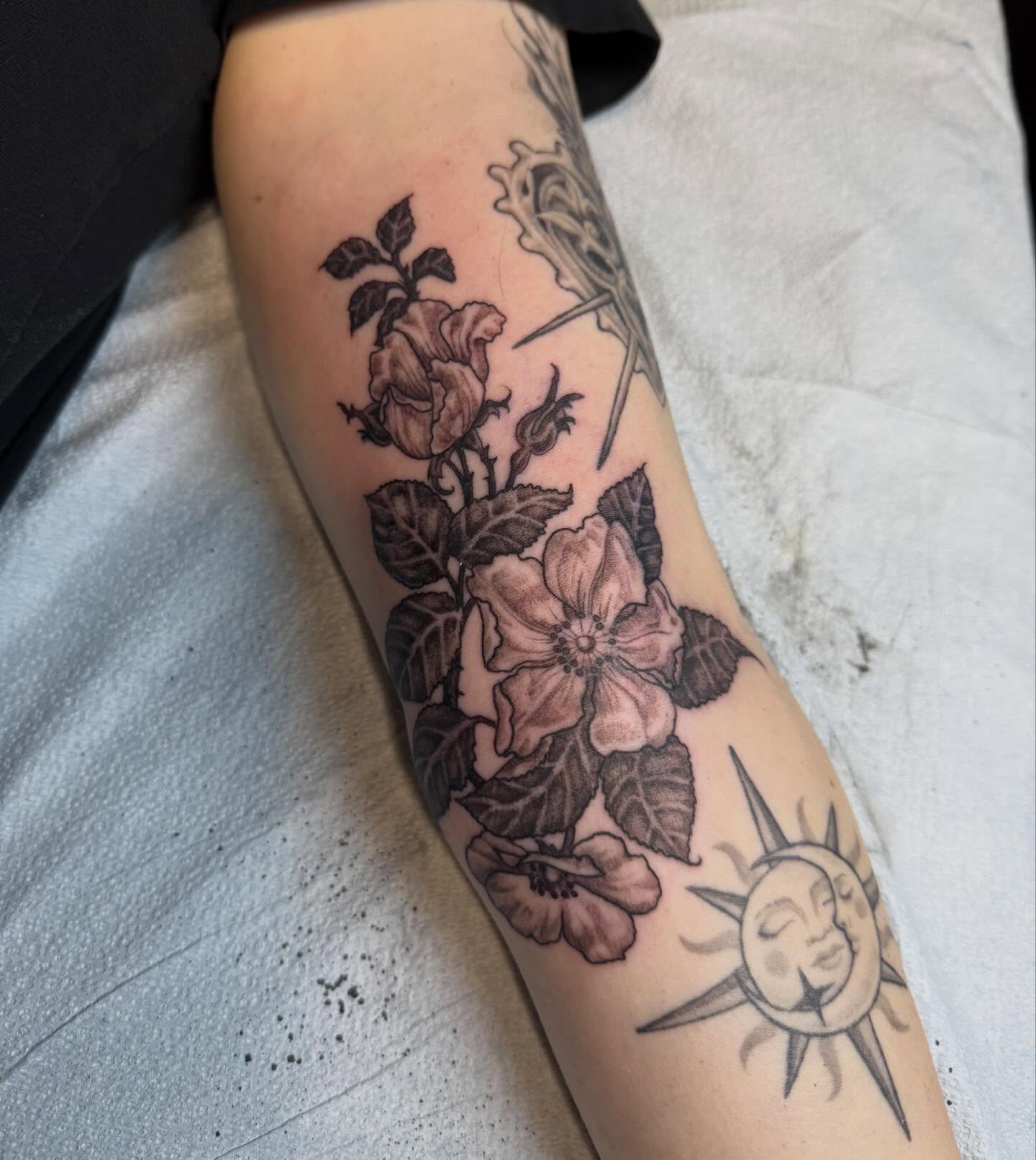 Flowers and sun realism tattoo on the forearm by Cort Prescott 🕸 OKC Tattoo Artist, Oklahoma City, Oklahoma