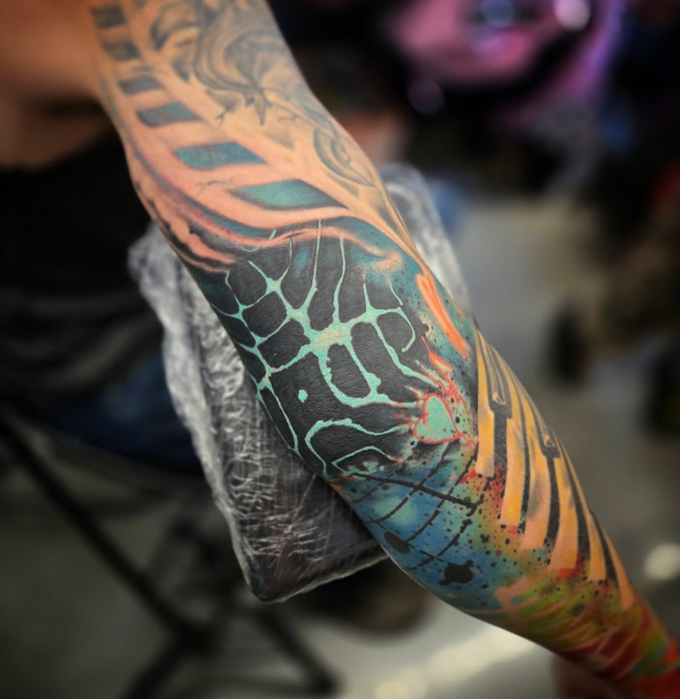 Tattoo by @aaronistattoo — dotwork, new_school