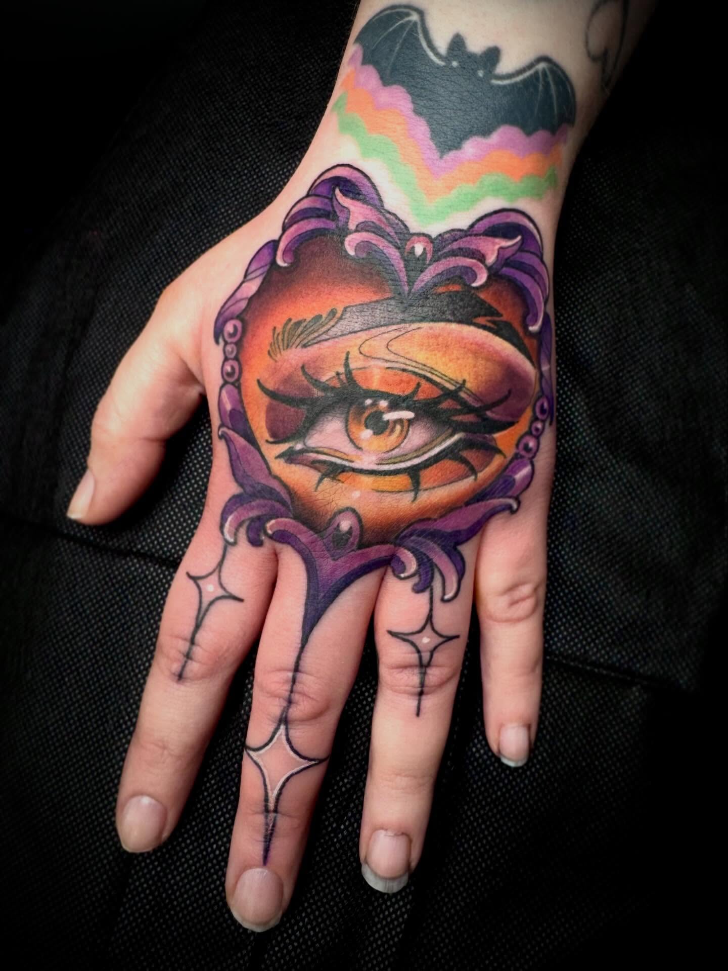 Eye American traditional tattoo on the hand by 🏵