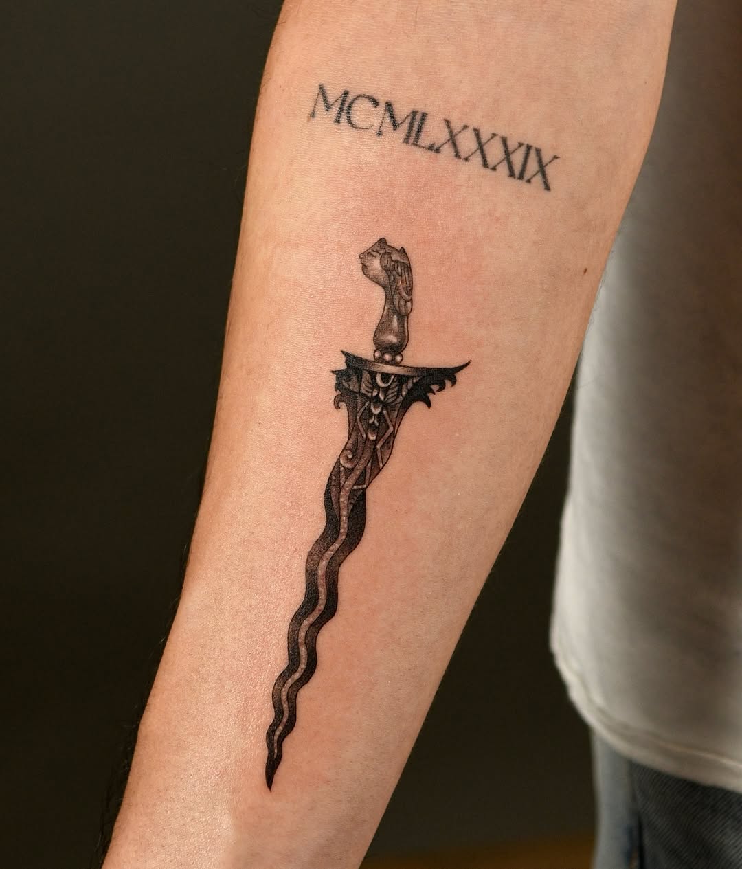 Kris dagger American traditional tattoo on the forearm by ๐ก๐ฎ๐ป๐ฐ๐ โง ๐ก๐ฌ๐ ๐ง๐๐ง๐ง๐ข๐ข ๐๐ฅ๐ง๐๐ฆ๐งโง