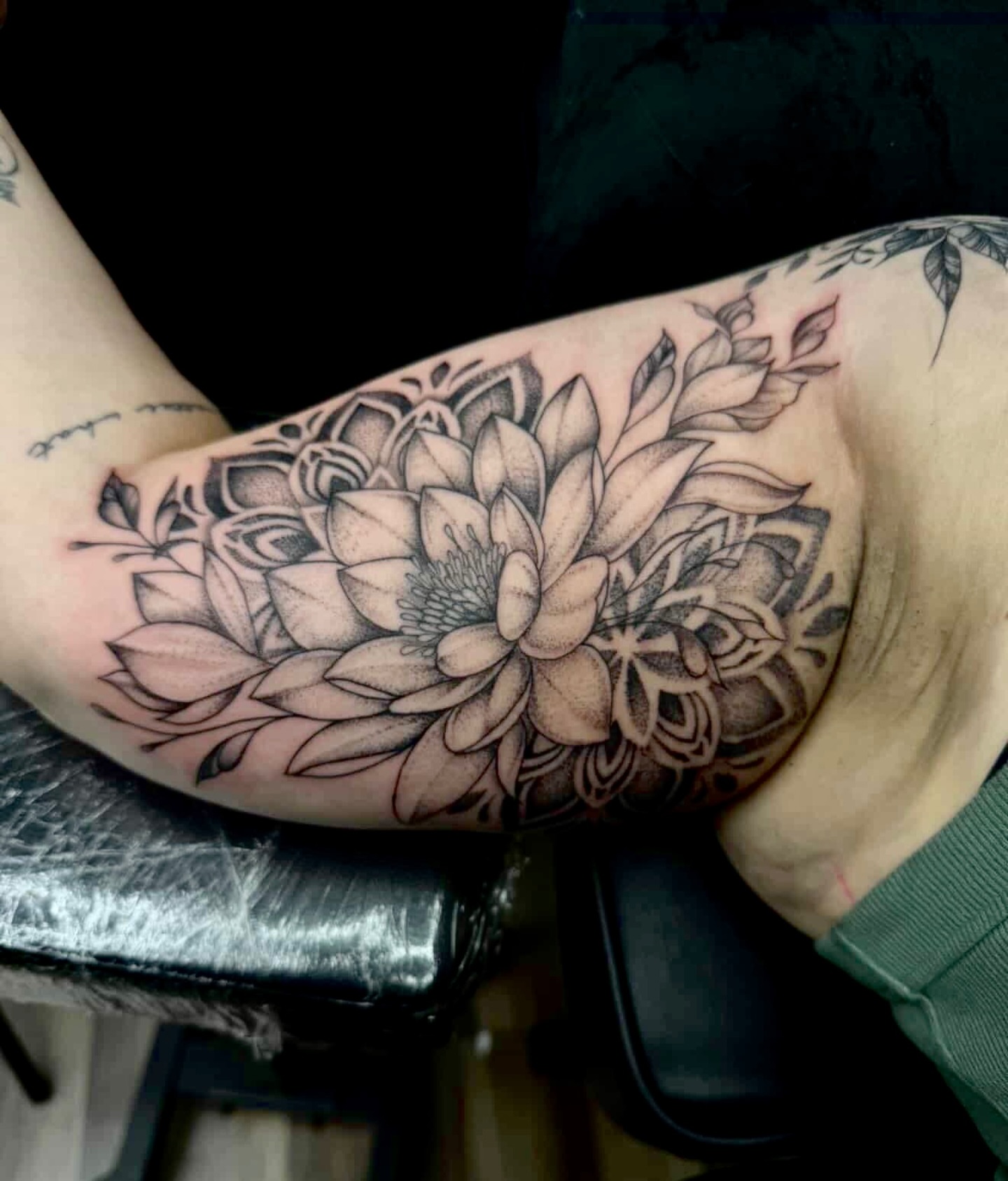 Lotus flowers black and grey tattoo on the forearm by ๐๐ช๐ฝ๐ฑ๐ ๐๐ฒ๐ป๐ต ๐ฃ๐ช๐ฝ๐ฝ๐ธ๐ธ