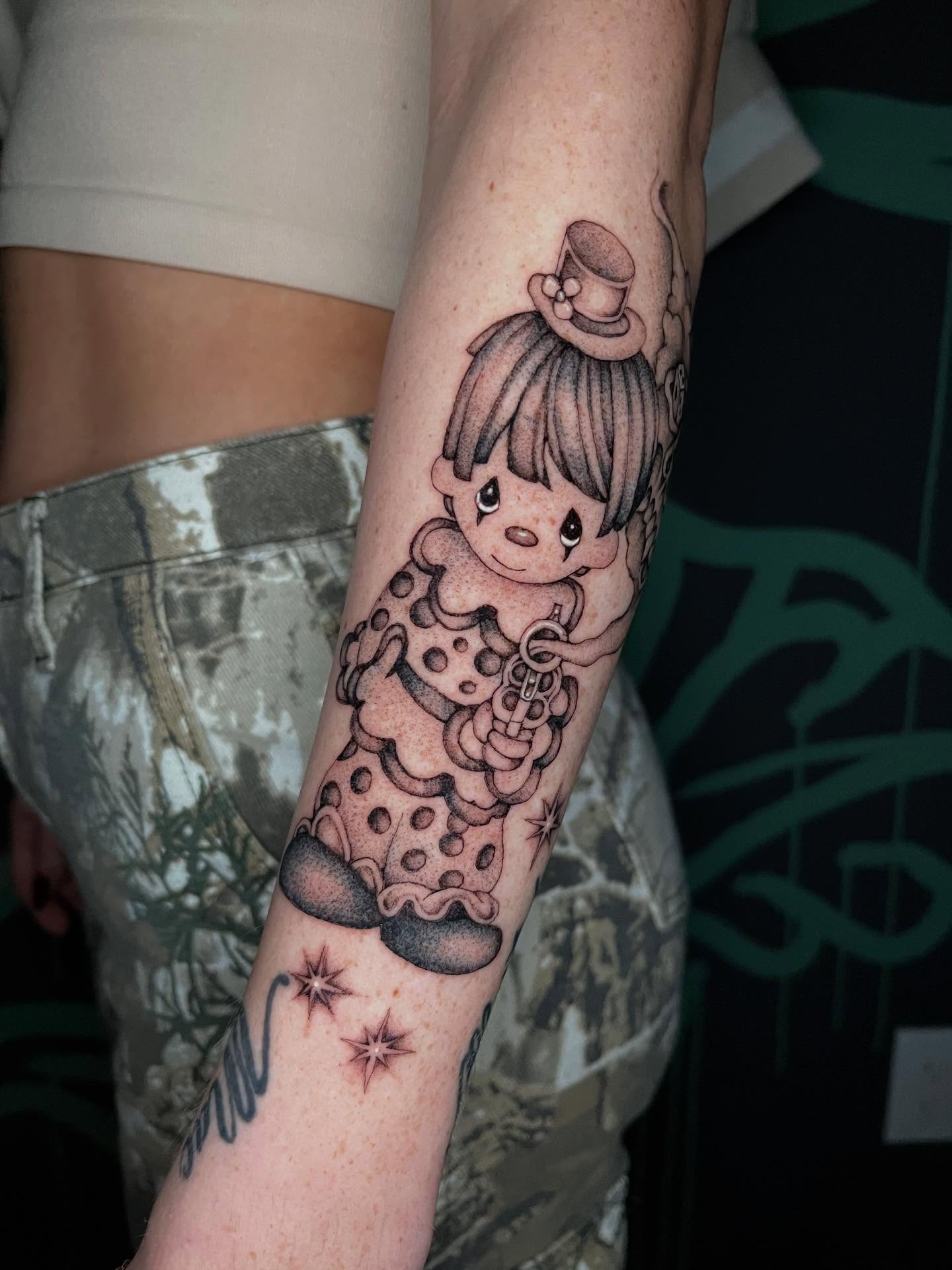 Tattoo by @derosario__ — black_and_grey