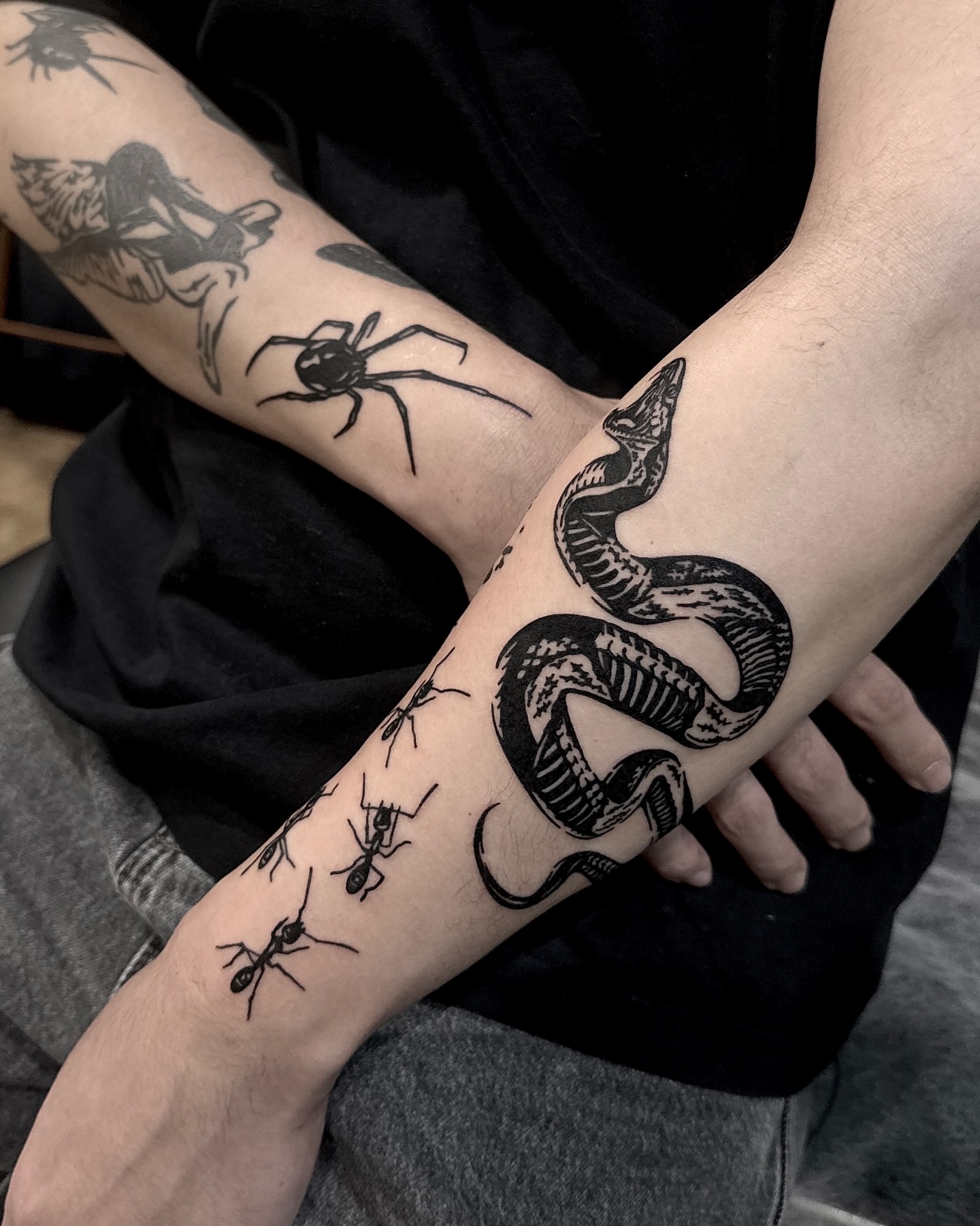 Tattoo by @roniblack_tt — black_and_grey