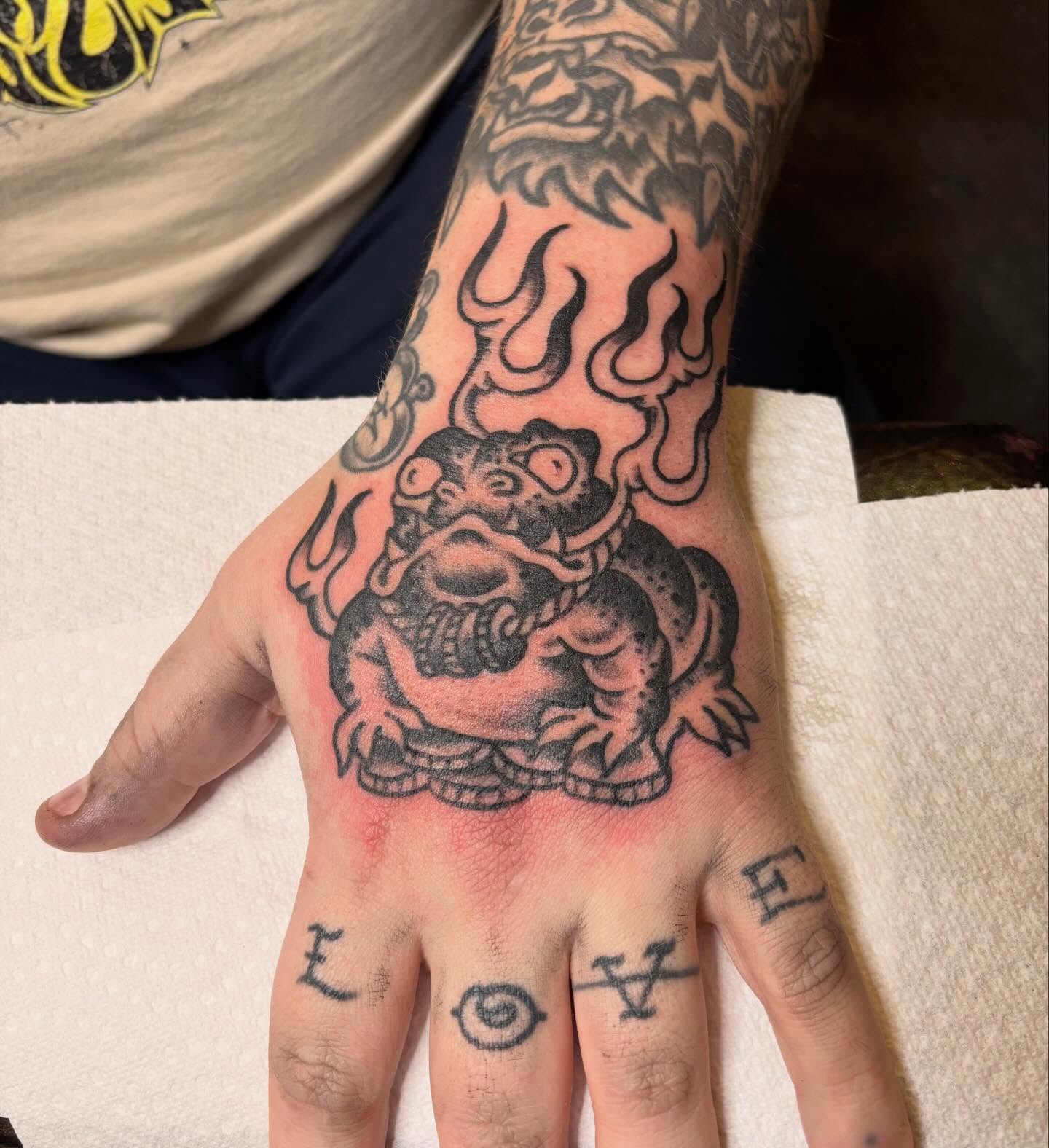 Tiger American traditional tattoo on the hand by Steve Reid