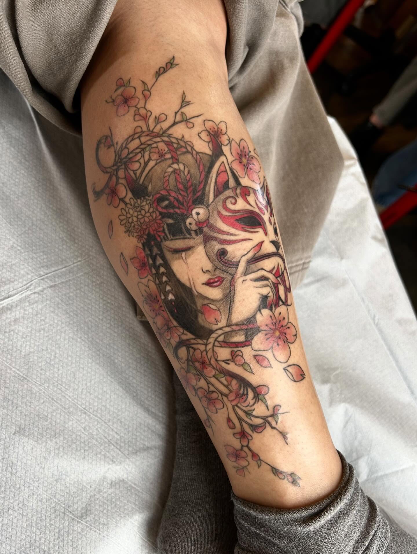 Tattoo by @khloztatz — japanese_irezumi, dotwork
