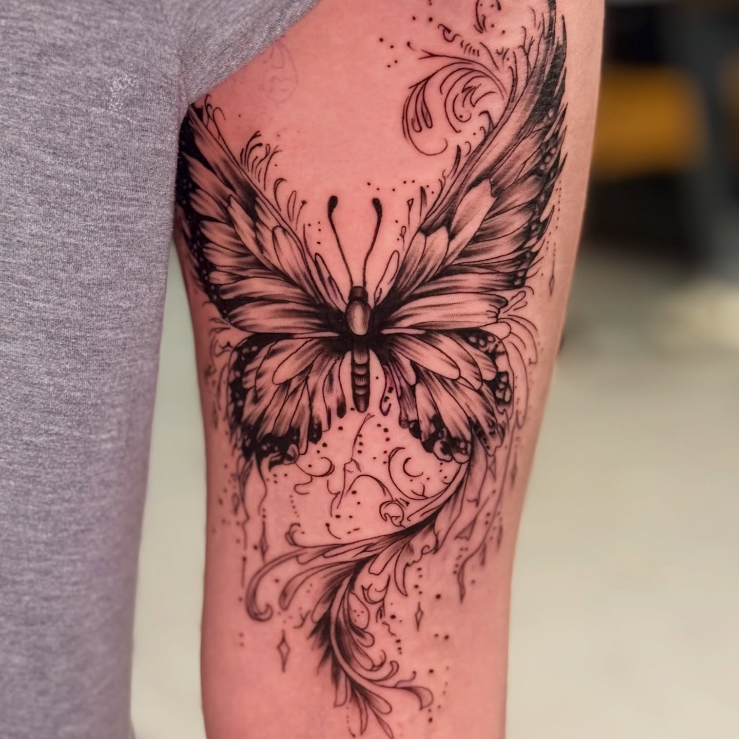 Tattoo by @kendyyl — black_and_grey, dotwork