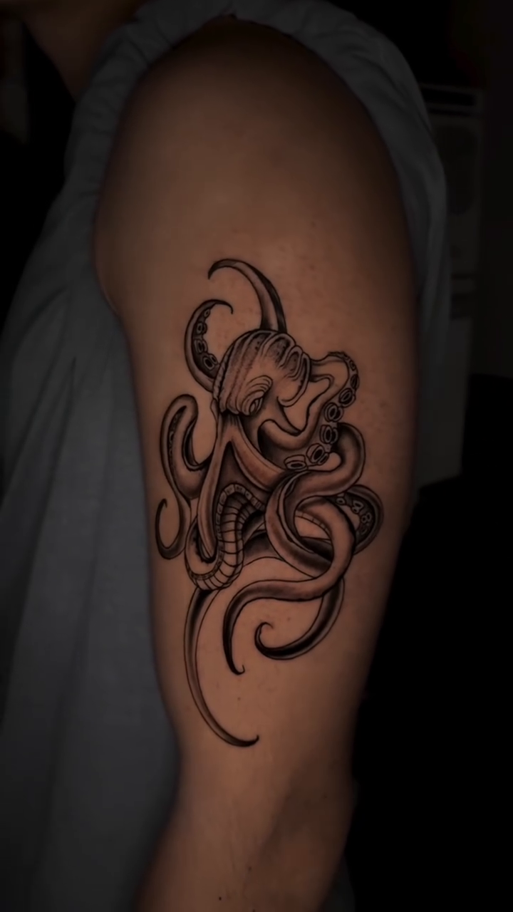 Octopus mask realism tattoo by Tiago Britto
