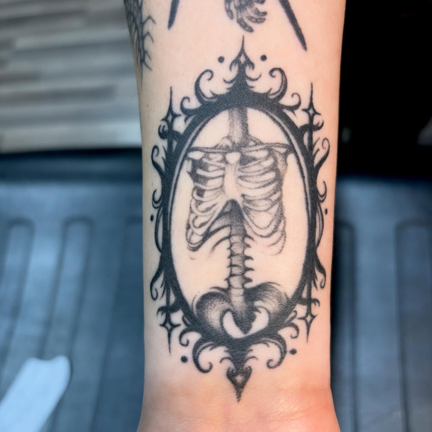 Ribcage black and grey tattoo on the forearm by ꩜ 𖦹