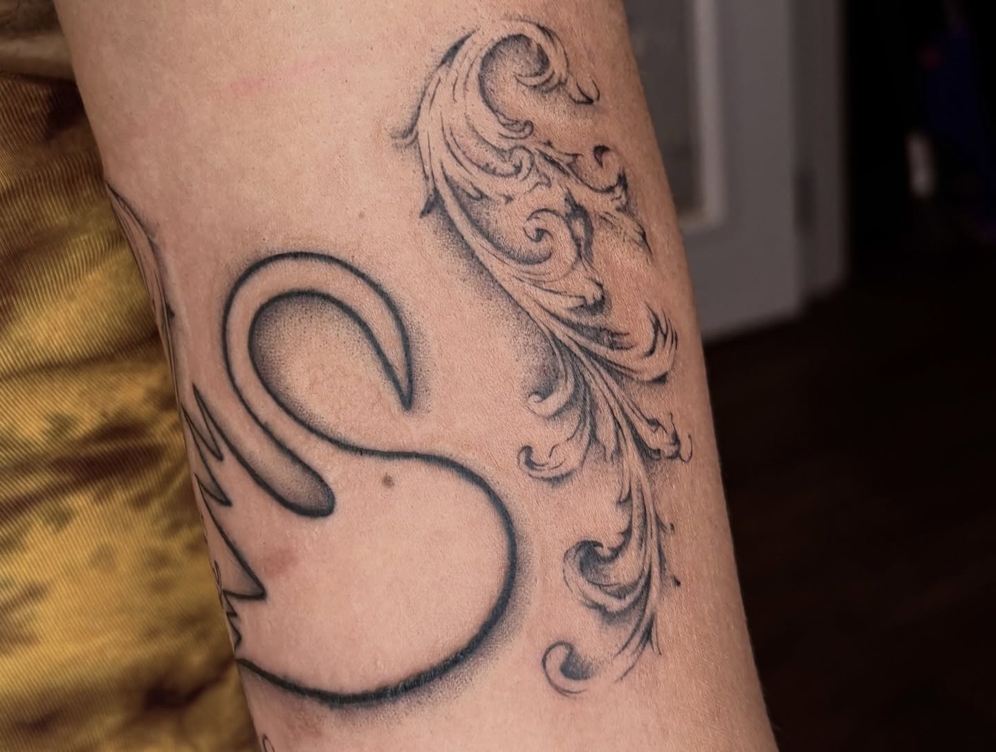 Swirl black and grey tattoo on the forearm by Silvia :)