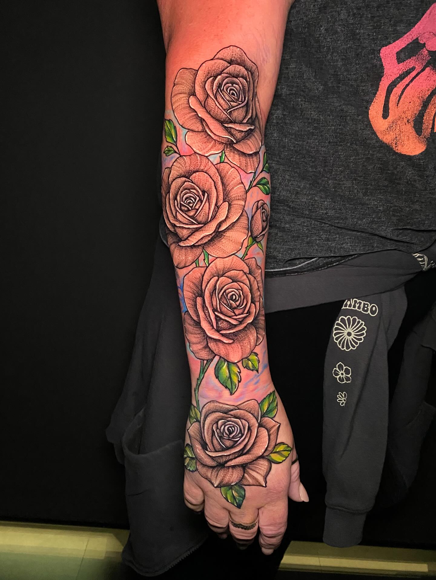 Roses realism tattoo on the forearm by @dom_macio_tattoo