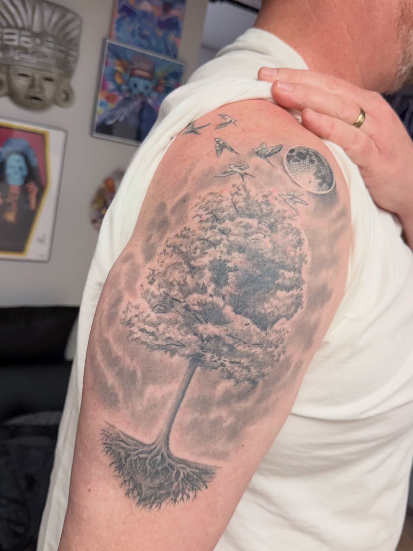 Tree realism tattoo on the shoulder by Gilberto Flores Nava