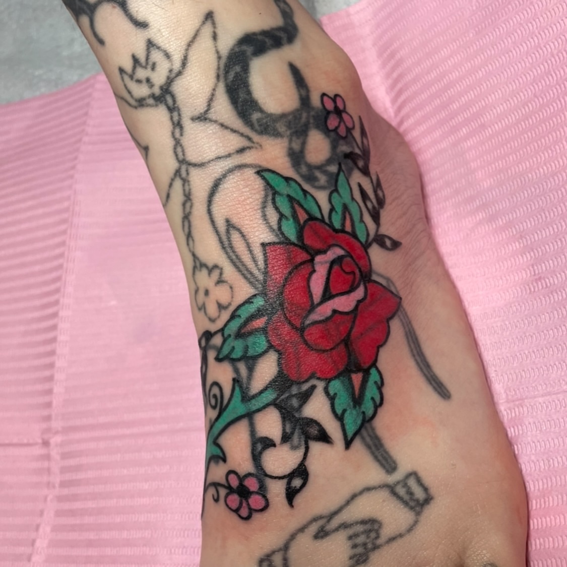 Red rose American traditional tattoo on the forearm by zoe ๐