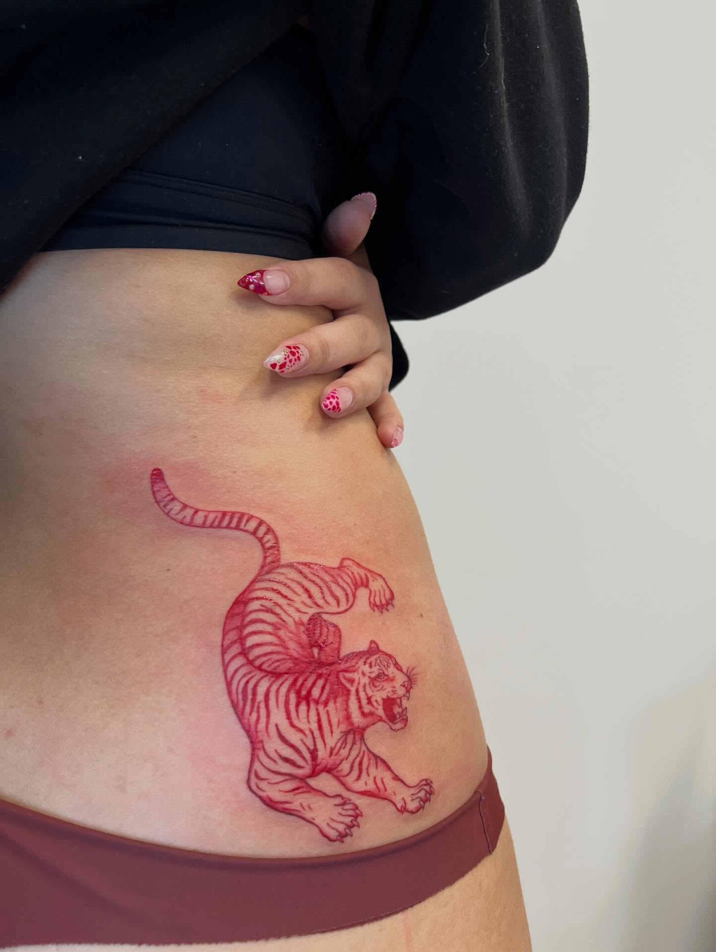 Tiger American traditional tattoo on the thigh by Presley Tattoos, Murfreesboro, Tennessee