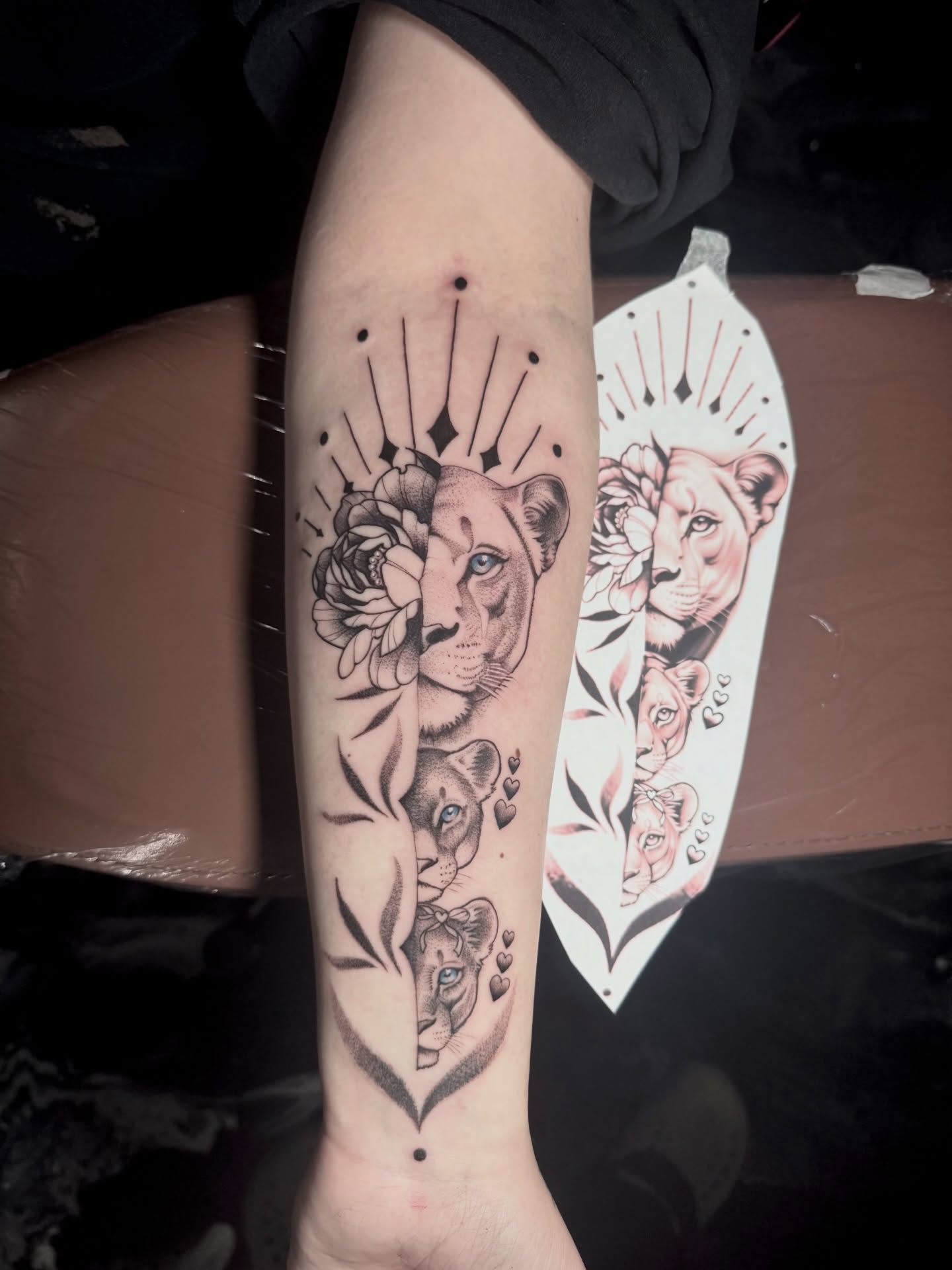 Tattoo by @dante_srs — american_traditional, dotwork