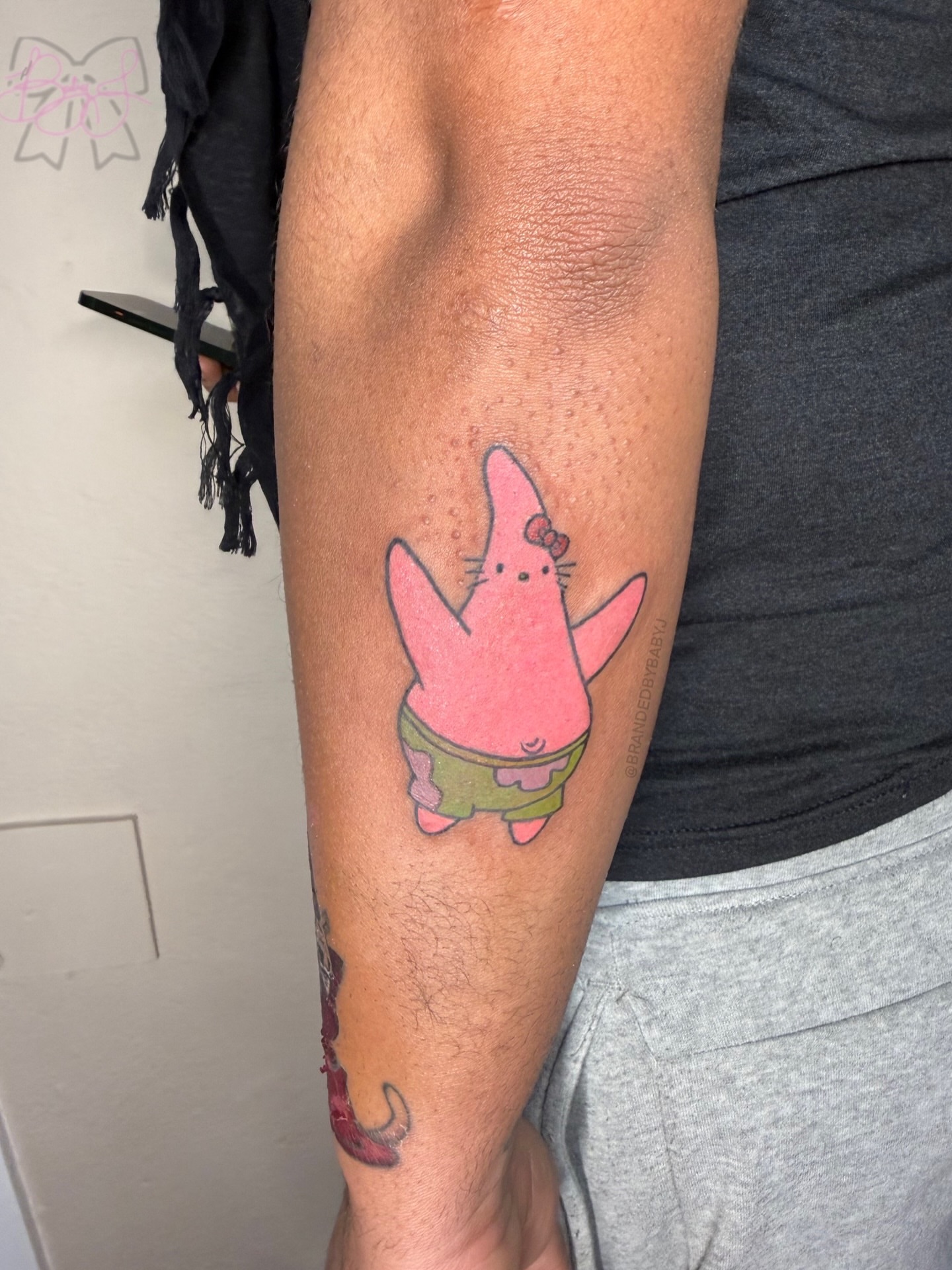 Pink piglet illustrative tattoo on the forearm by 𝔹𝔸𝔹𝕐 𝕁 ♡, Cincinnati, Ohio