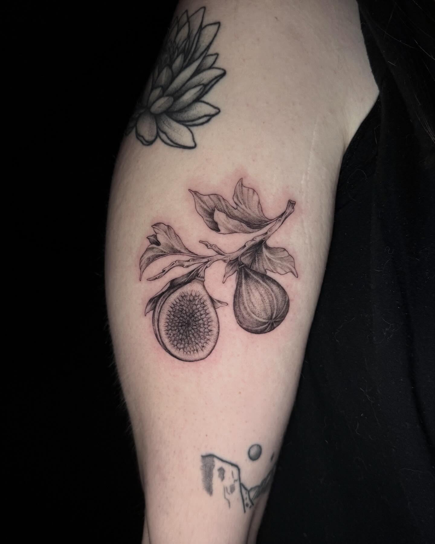 Tattoo by @lyssa_jtattoo — black_and_grey, realism