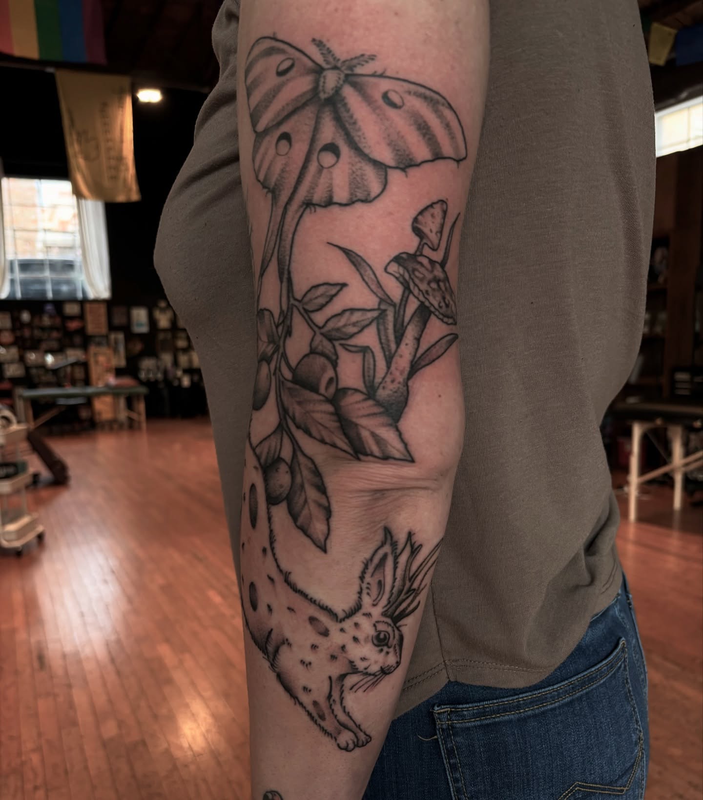 Rabbit and mushrooms realism tattoo on the forearm by 𓂃˚‧ 𓆸𝔏𝔦𝔫𝔷 ℭ𝔥𝔞𝔡𝔴𝔦𝔠𝔨 ੈ𑁍