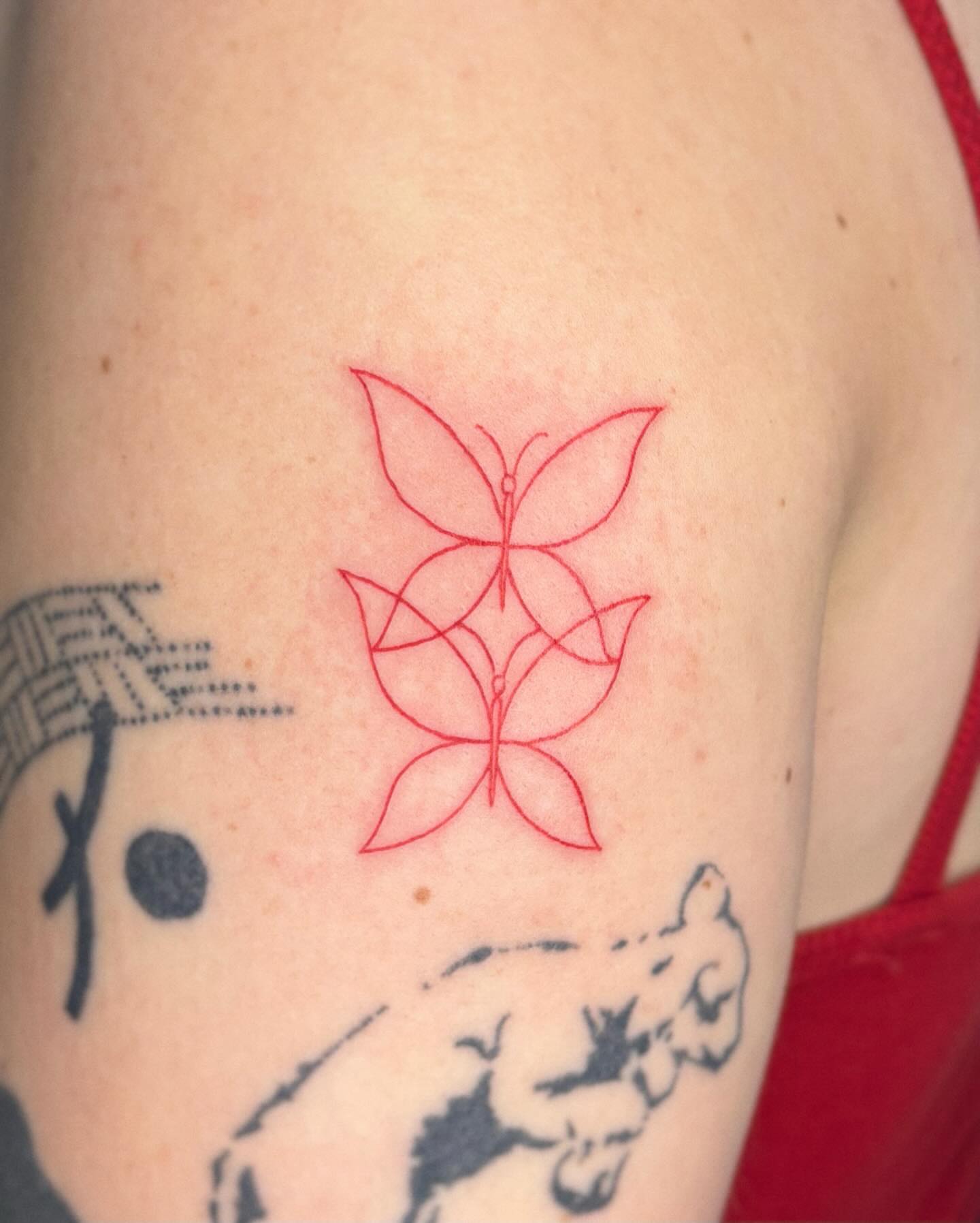 Tattoo by @rouupillon — geometric