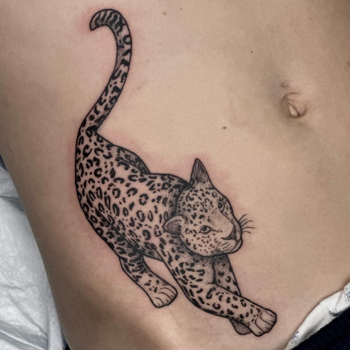 Leopard dotwork tattoo on the thigh by Dylan Curry