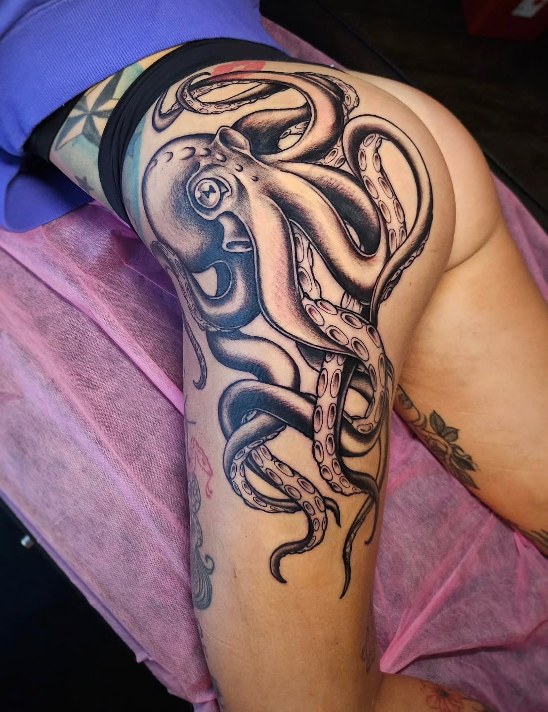 Tattoo by @prettiepluto — black_and_grey
