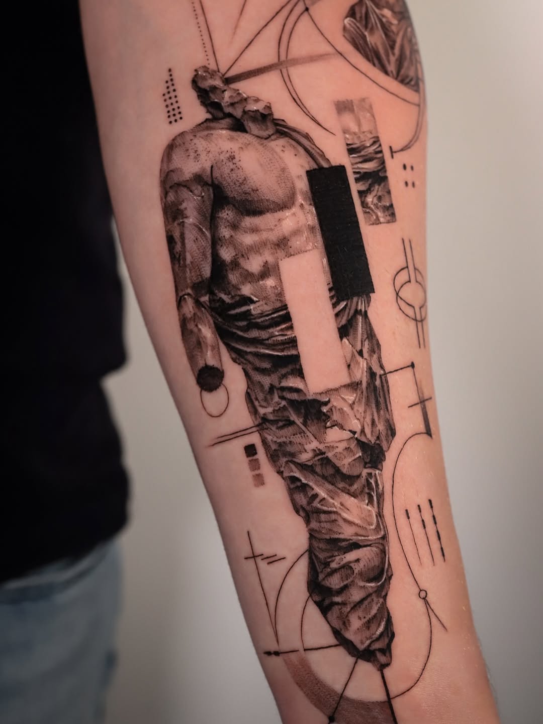 Tattoo by @stephaniessart — black_and_grey, geometric