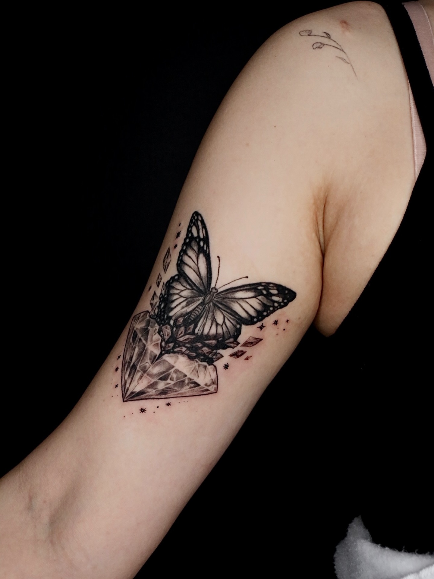 Tattoo by @id_tt_ — black_and_grey