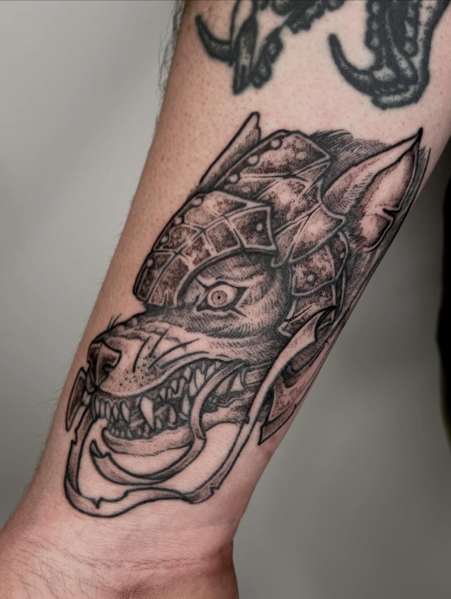 Tattoo by @da.voide_tattoo — black_and_grey, geometric
