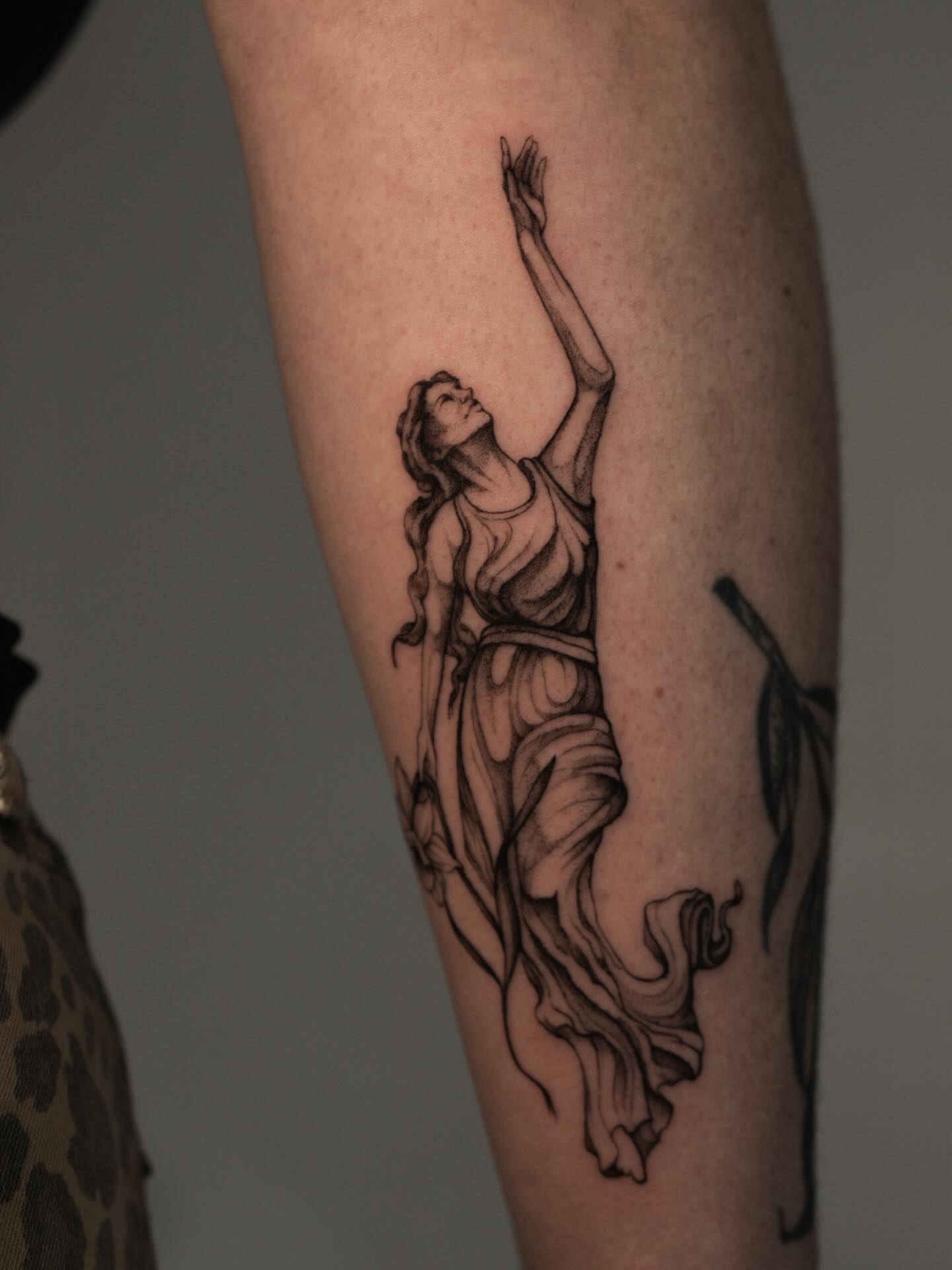 Statue of woman black and grey tattoo on the forearm by ᴛᴀᴛᴛᴏᴏ ᴀʀᴛɪꜱᴛ 📍Portland, OR
